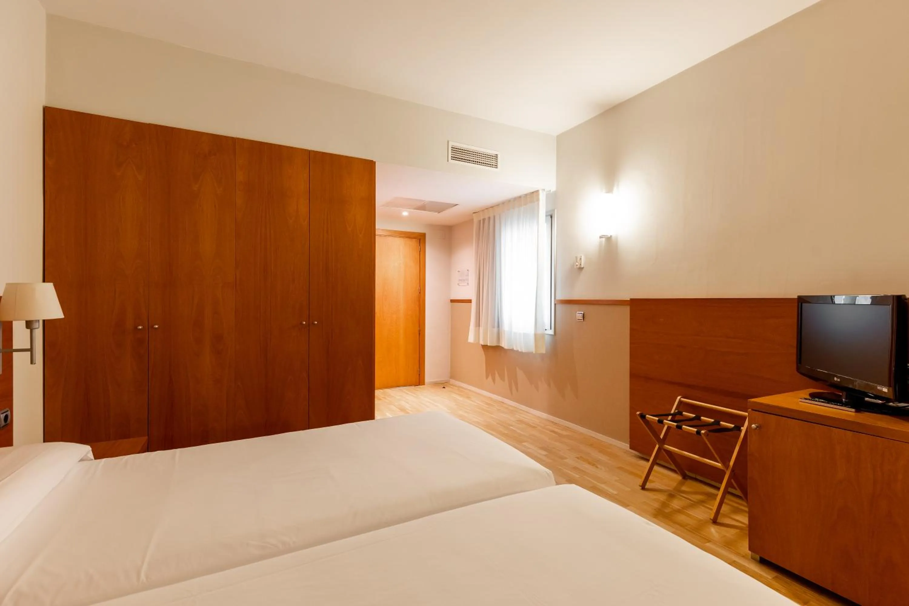 Photo of the whole room, Bed in Onix Rambla