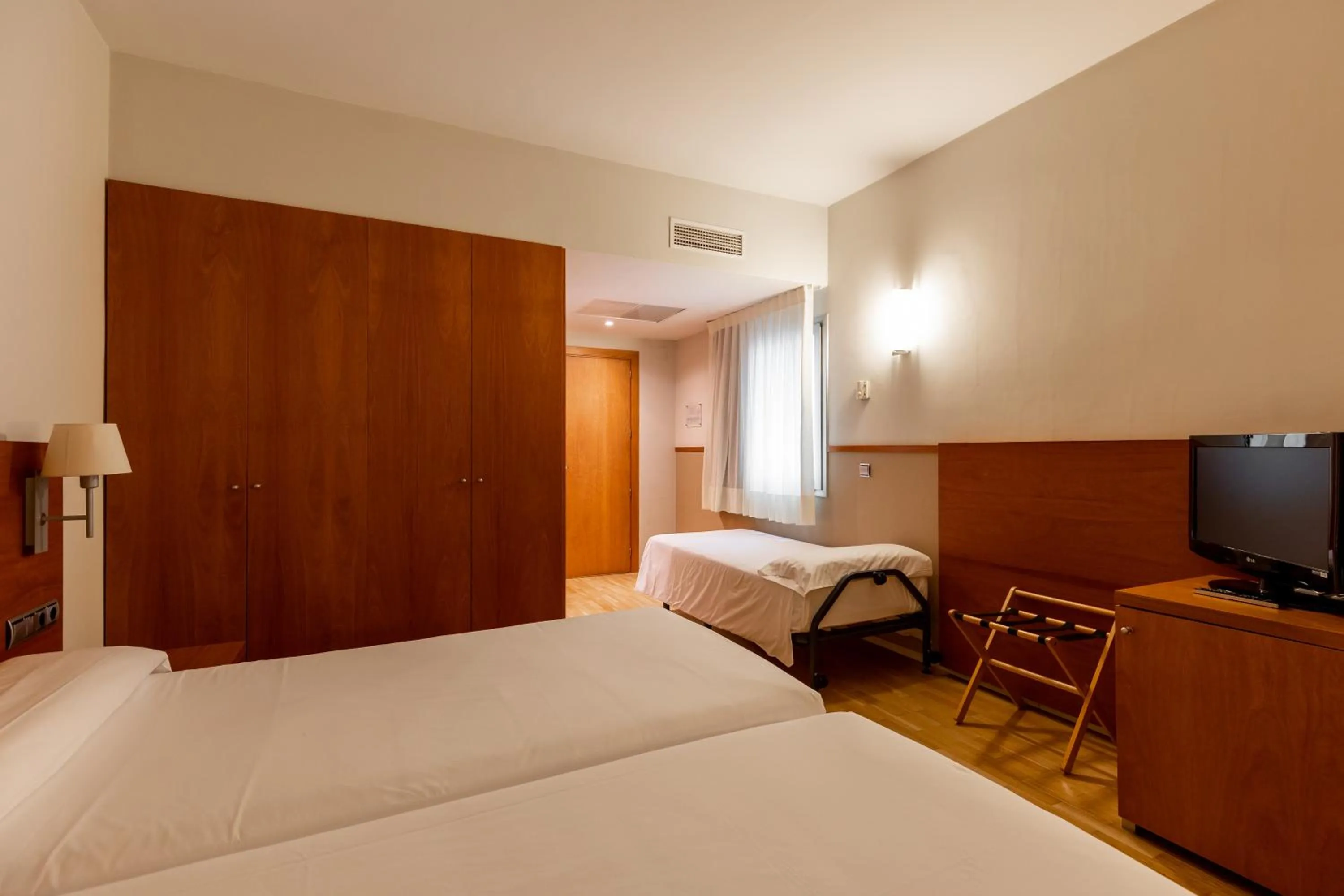 Photo of the whole room, Bed in Onix Rambla