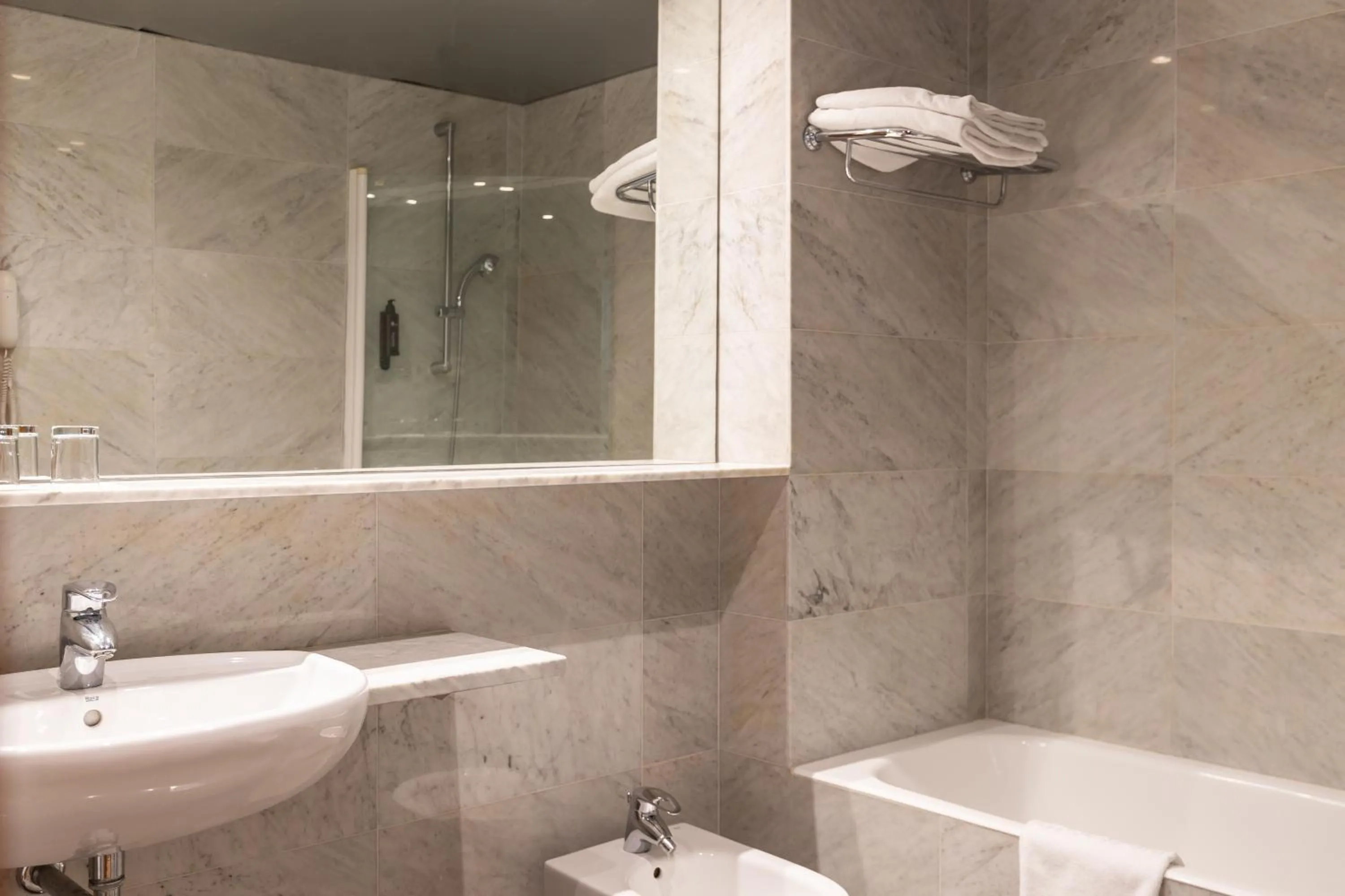 Bathroom in Onix Rambla