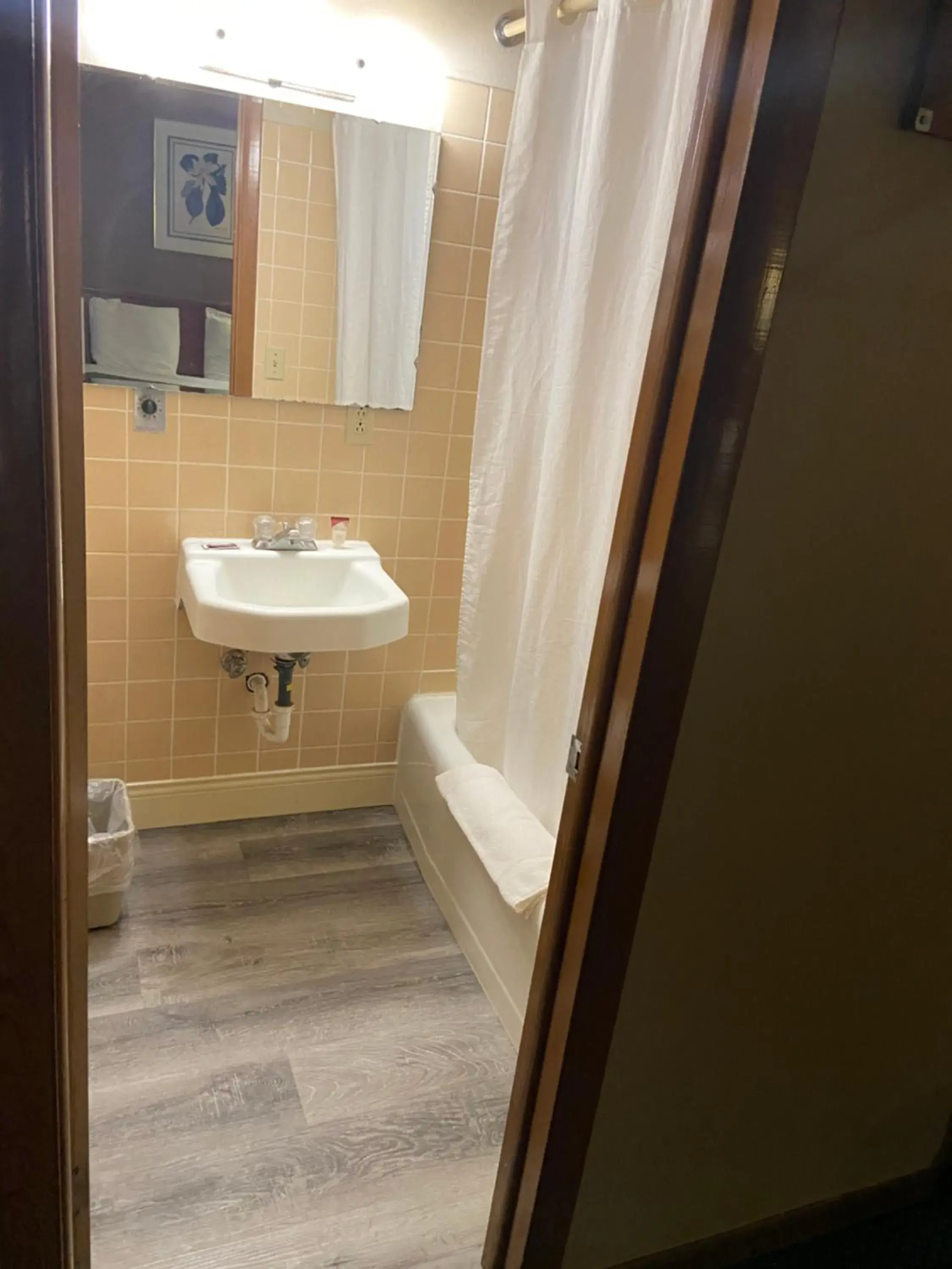 Queen Room with Two Queen Beds - Non-Smoking in Colonial Inn Queen Room with Two Queen Beds - Non-Smoking in Colonial Inn