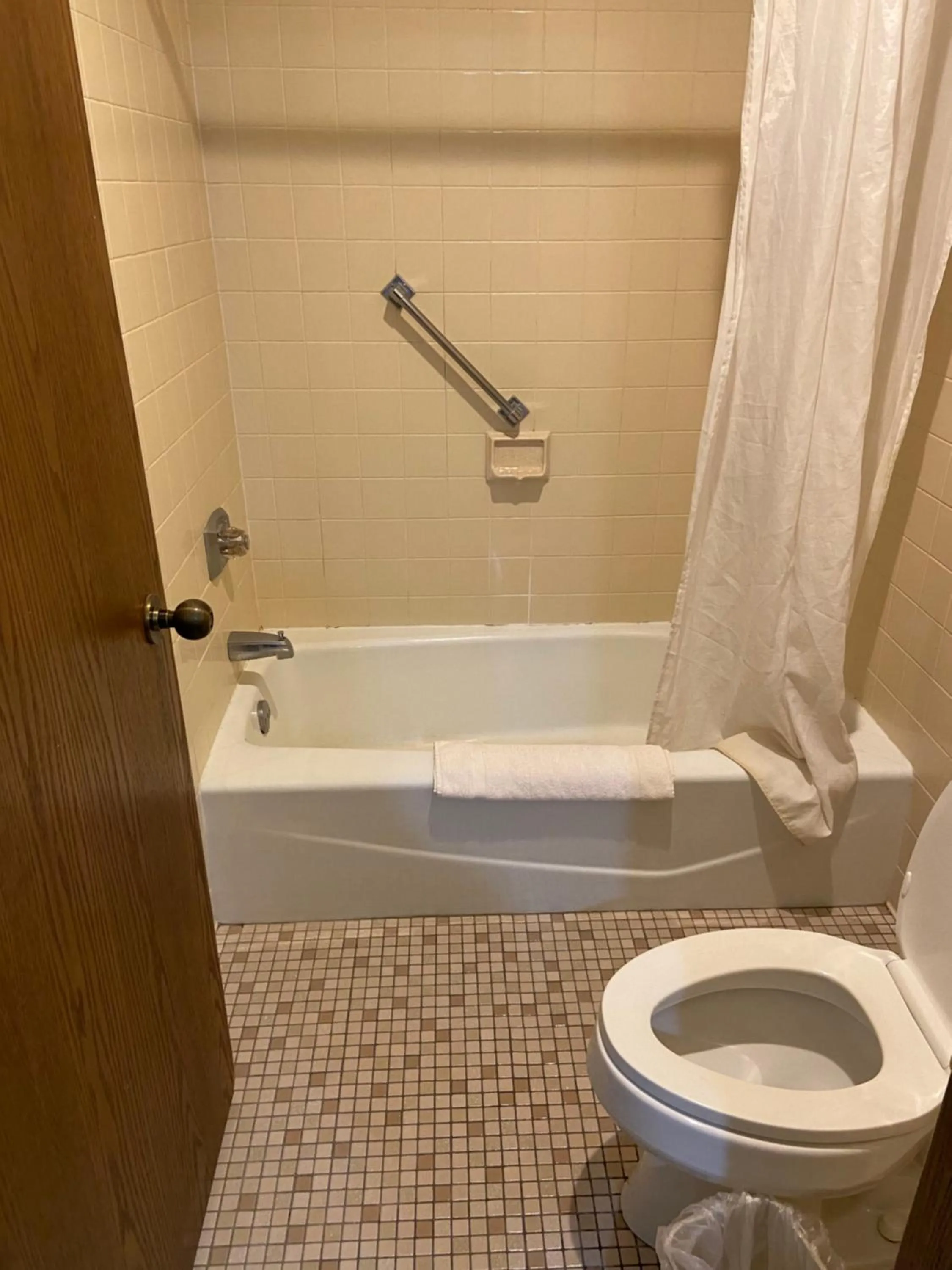 Bathroom in Colonial Inn