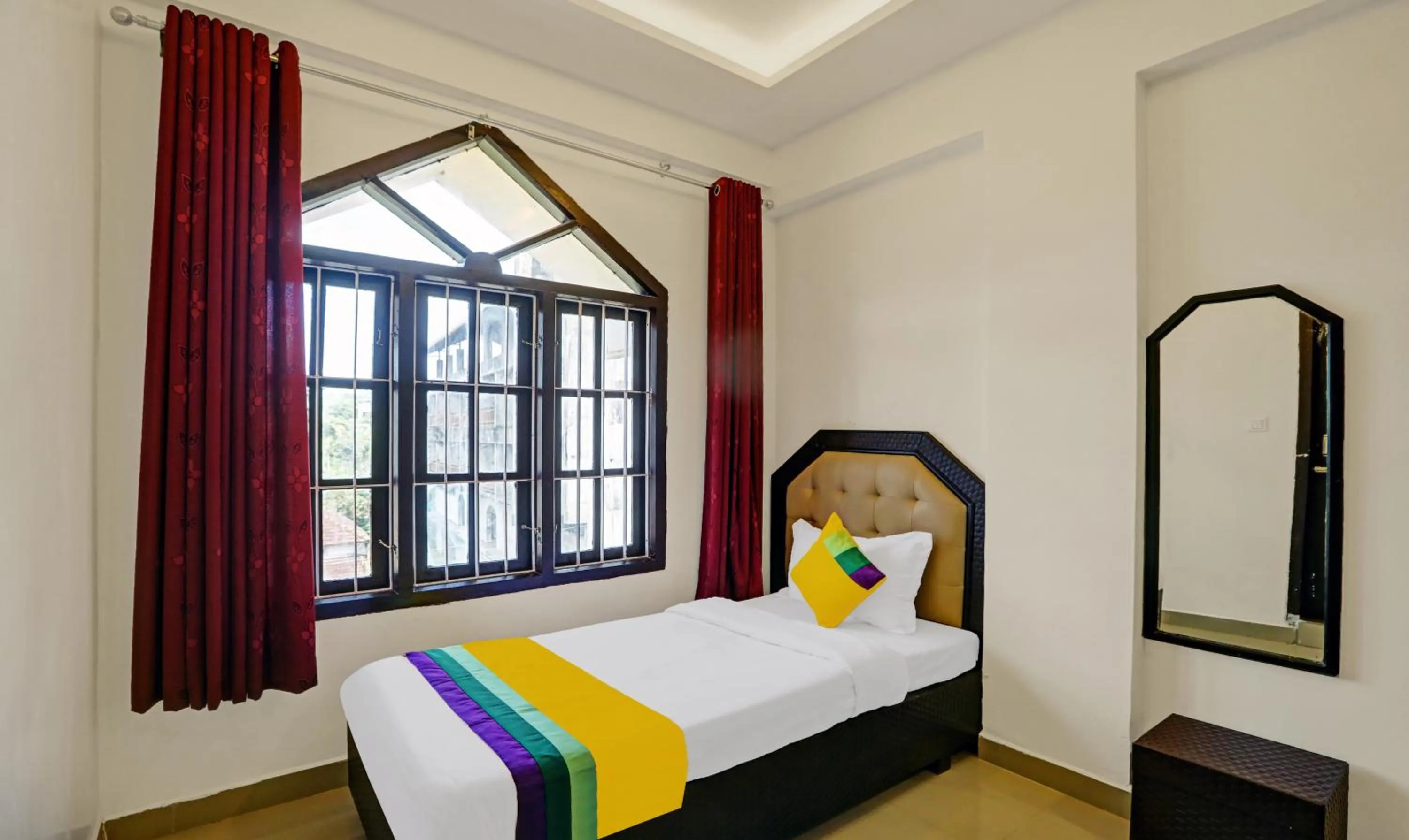 Bedroom, Bed in Itsy Hotels Regalia Grand, 500 Mtrs From Madikeri Fort