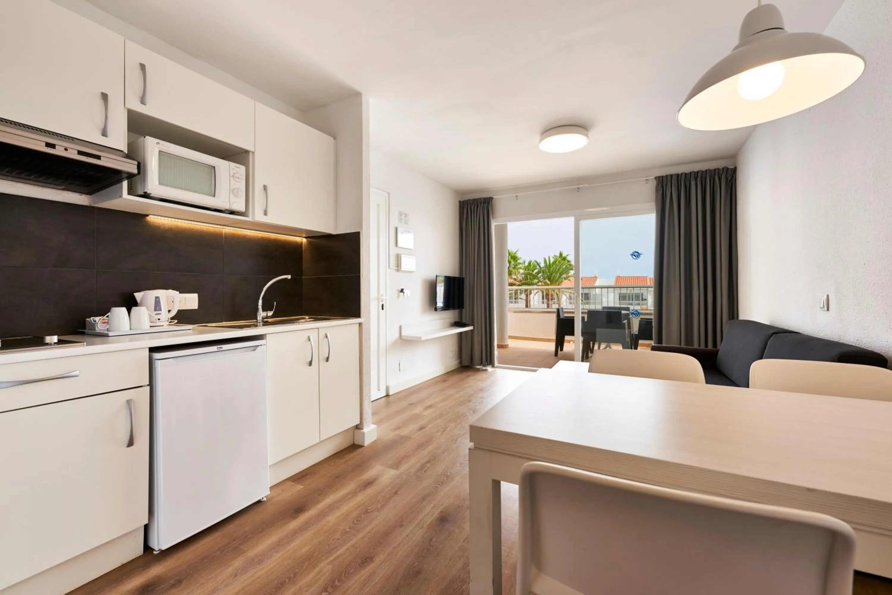 kitchen in Globales Los Delfines