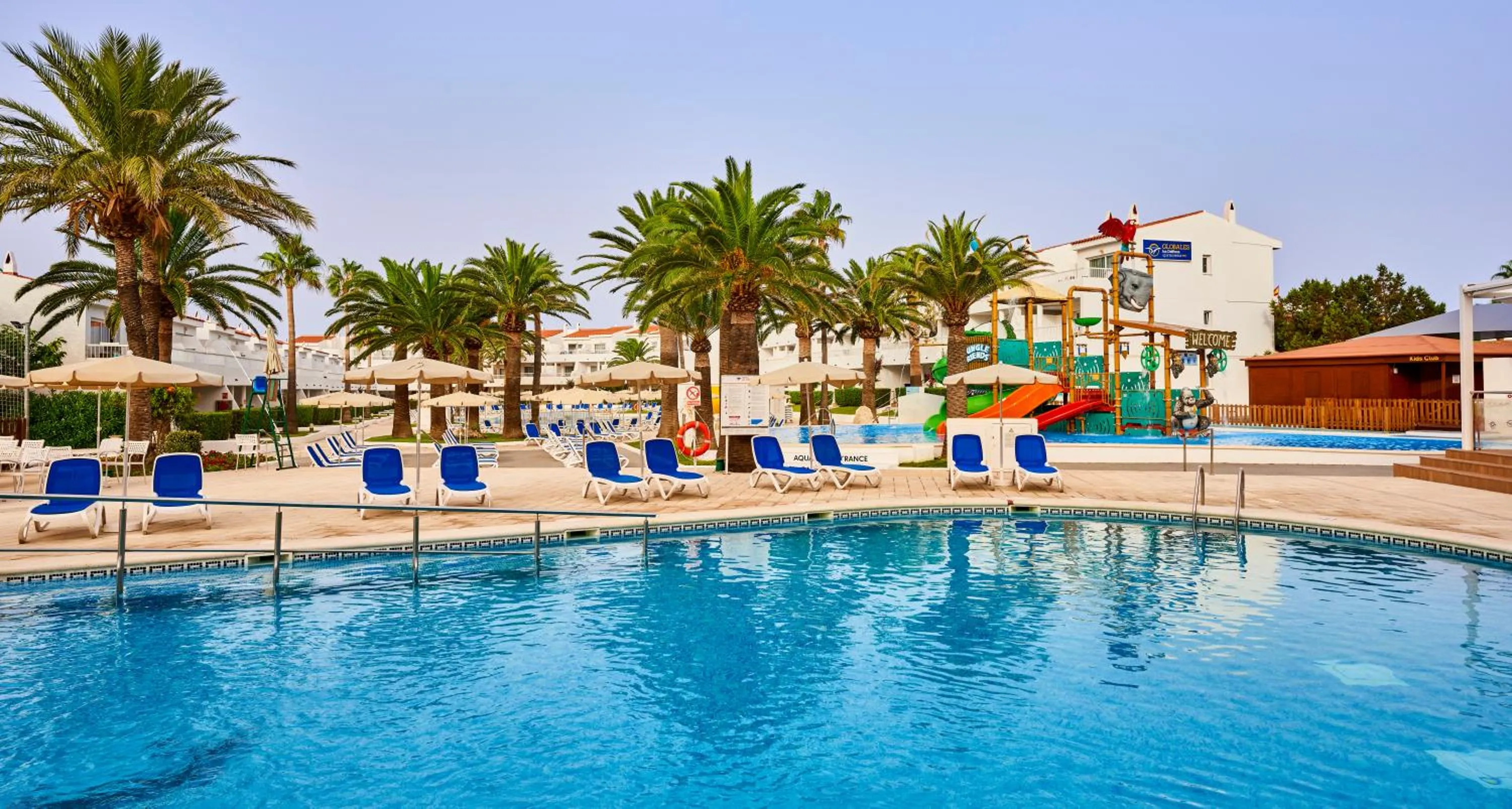 Swimming pool in Globales Los Delfines