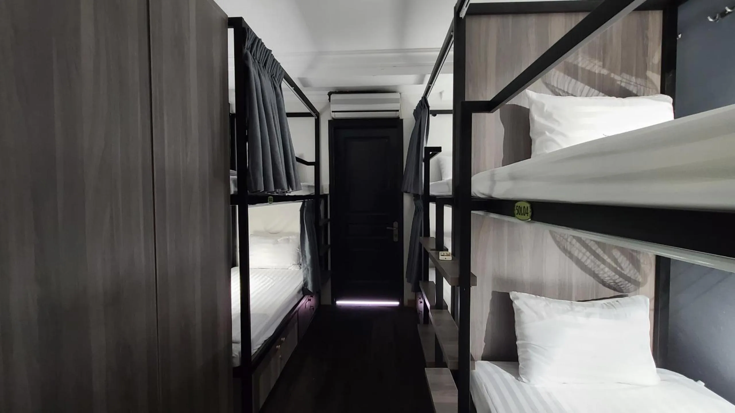 Photo of the whole room, Bed in Hanoi Lucky Hostel