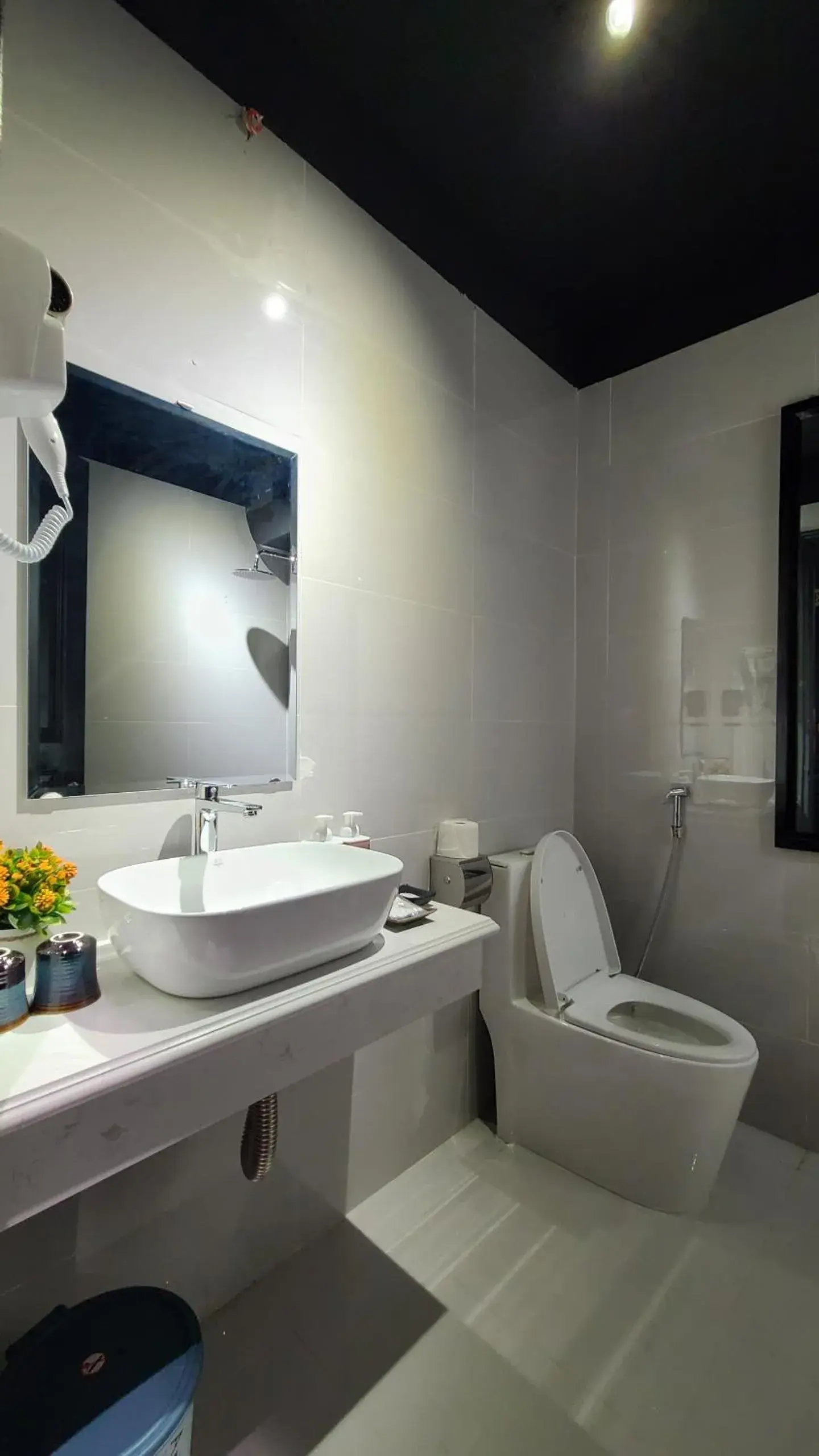 Bed in 6-Bed Mixed Dormitory Room in Hanoi Lucky Hostel Bed in 6-Bed Mixed Dormitory Room in Hanoi Lucky Hostel