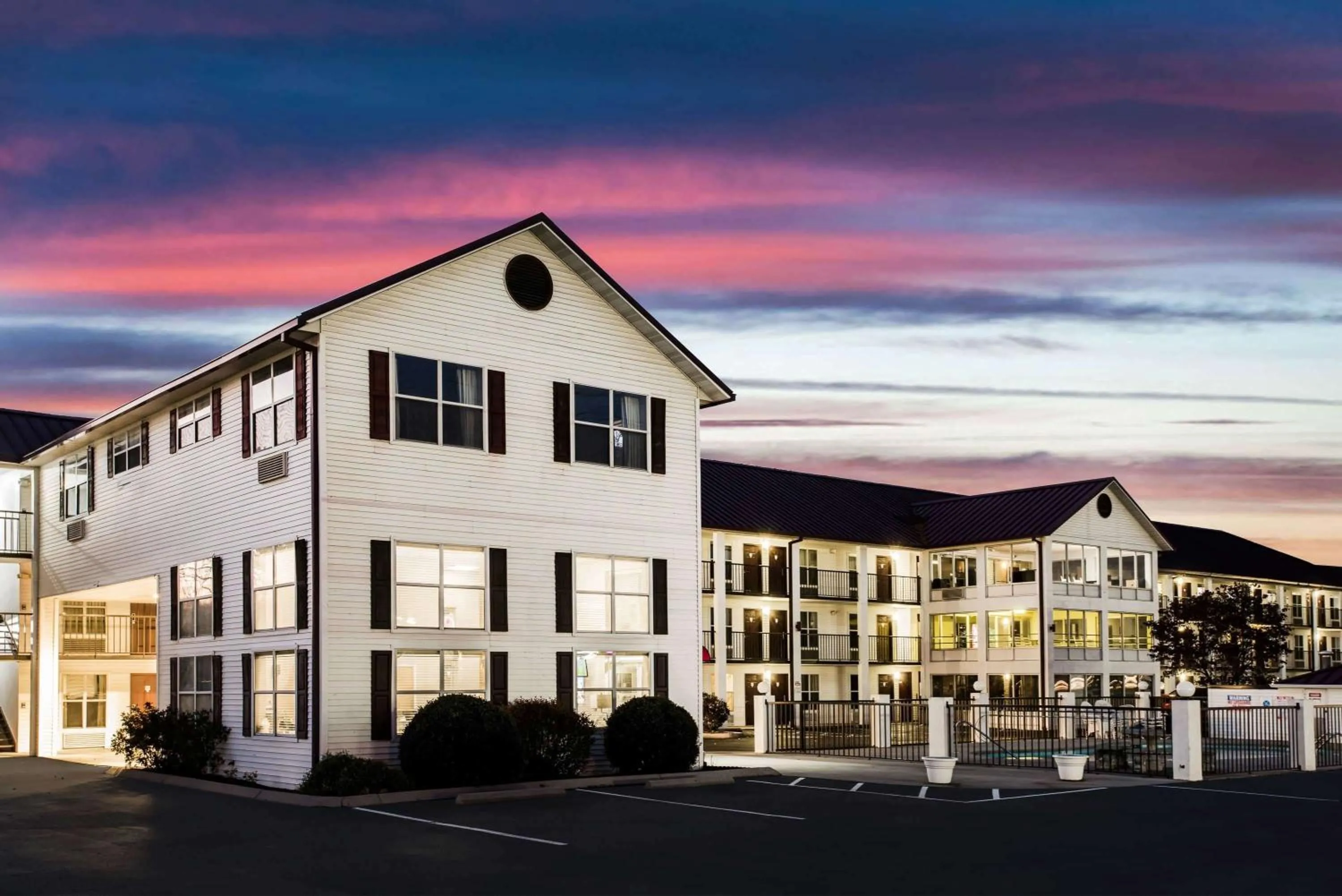 Property building in Super 8 by Wyndham Sevierville Riverside