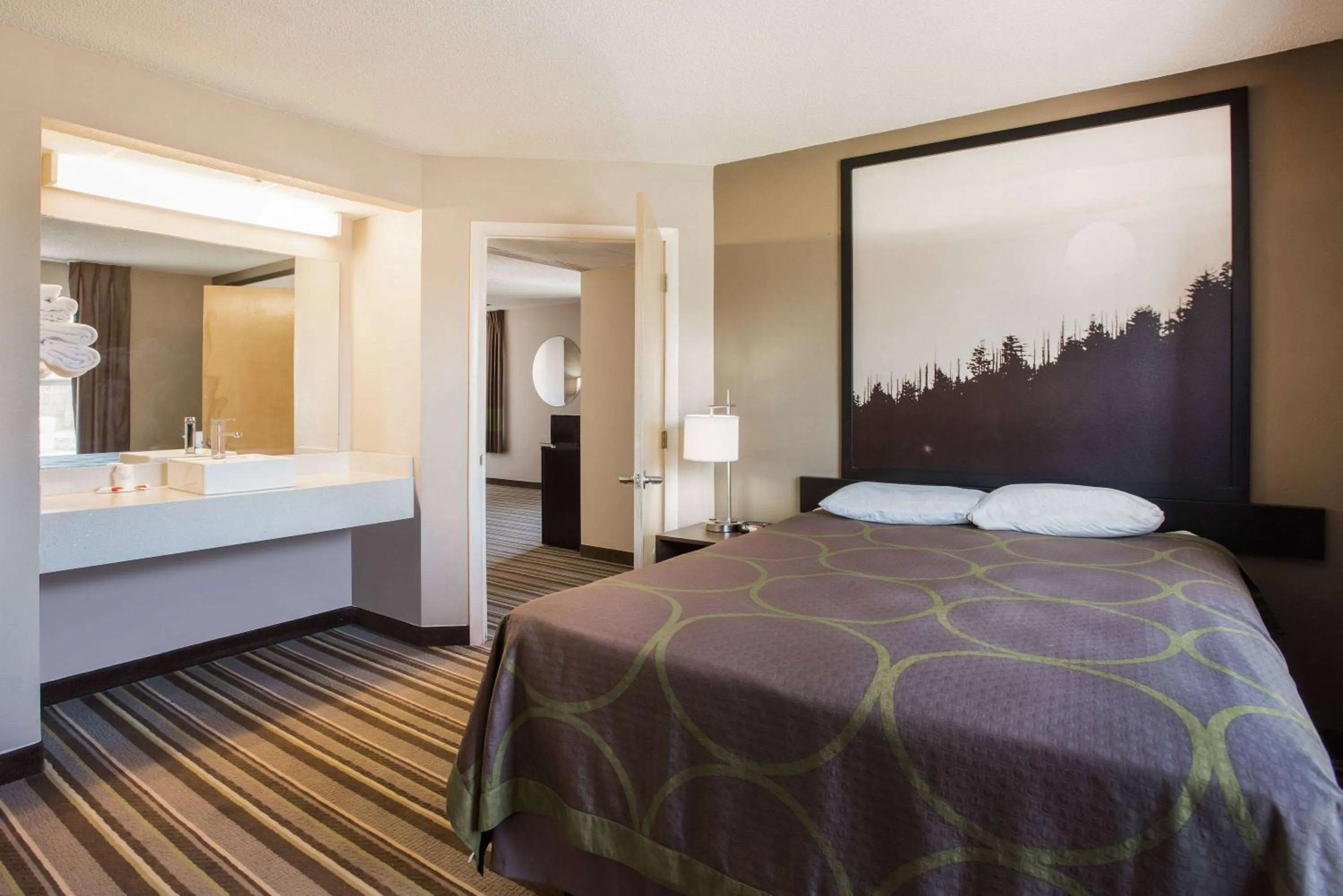 Photo of the whole room, Bed in Super 8 by Wyndham Sevierville Riverside