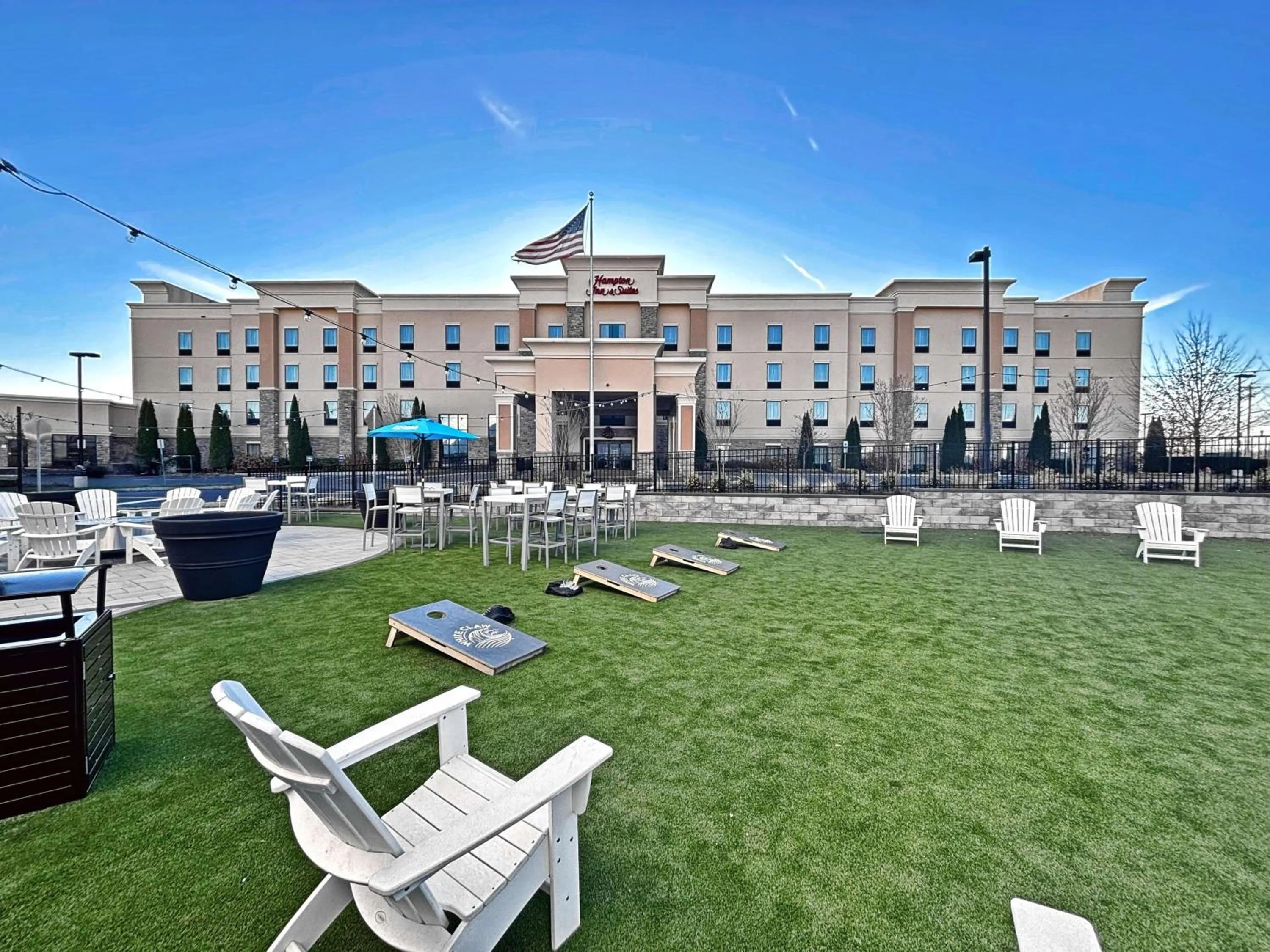 Patio in Hampton Inn and Suites Robbinsville