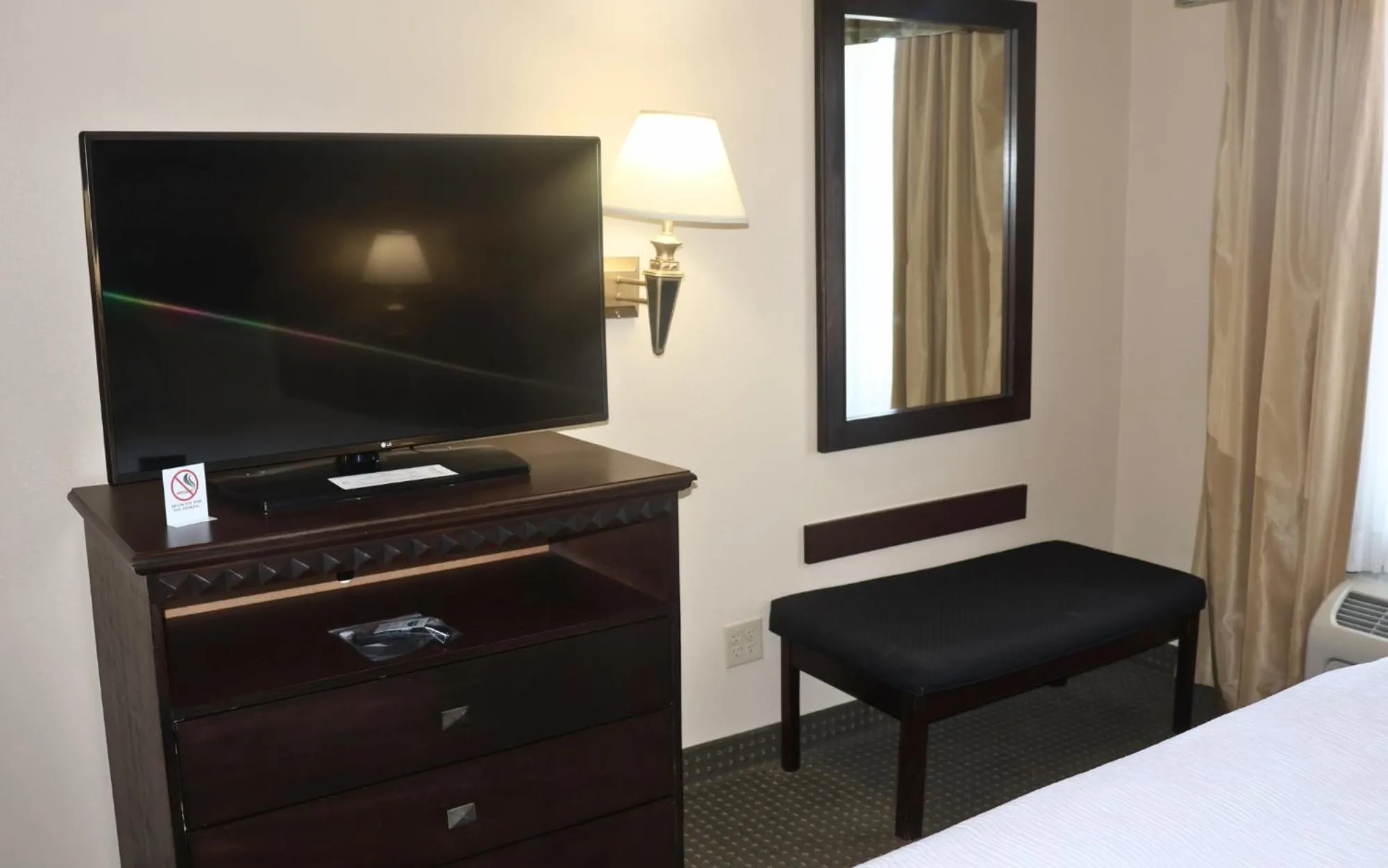 TV and multimedia, Bed in Wingate by Wyndham Peoria - Complimentary Area Shuttle