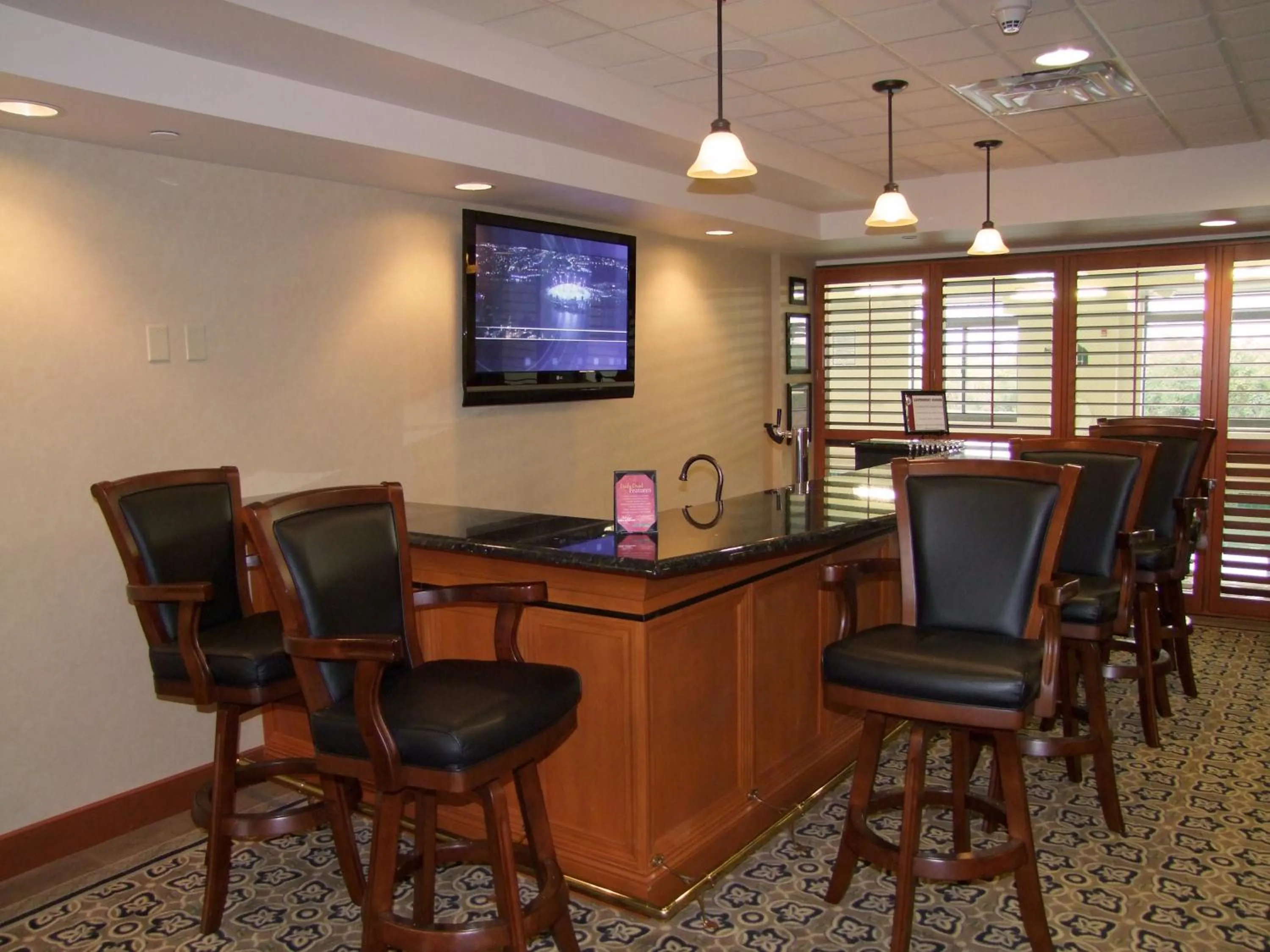 Wingate by Wyndham Peoria - Complimentary Area Shuttle