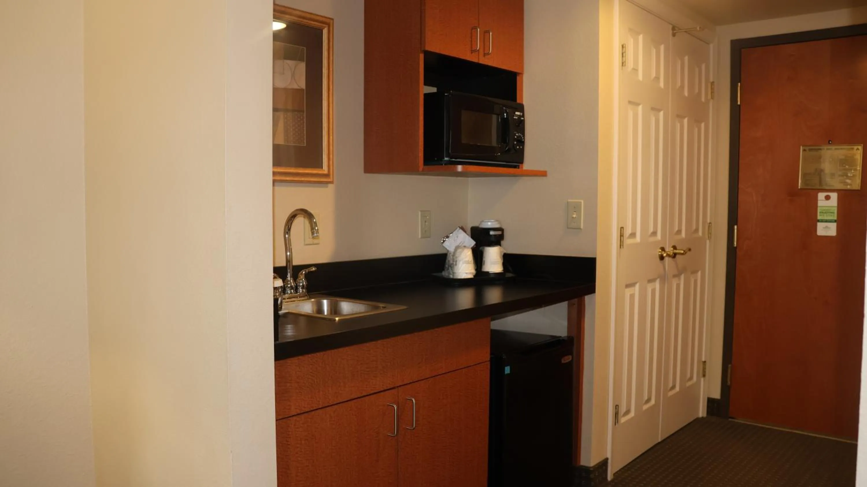 minibar in Wingate by Wyndham Peoria - Complimentary Area Shuttle