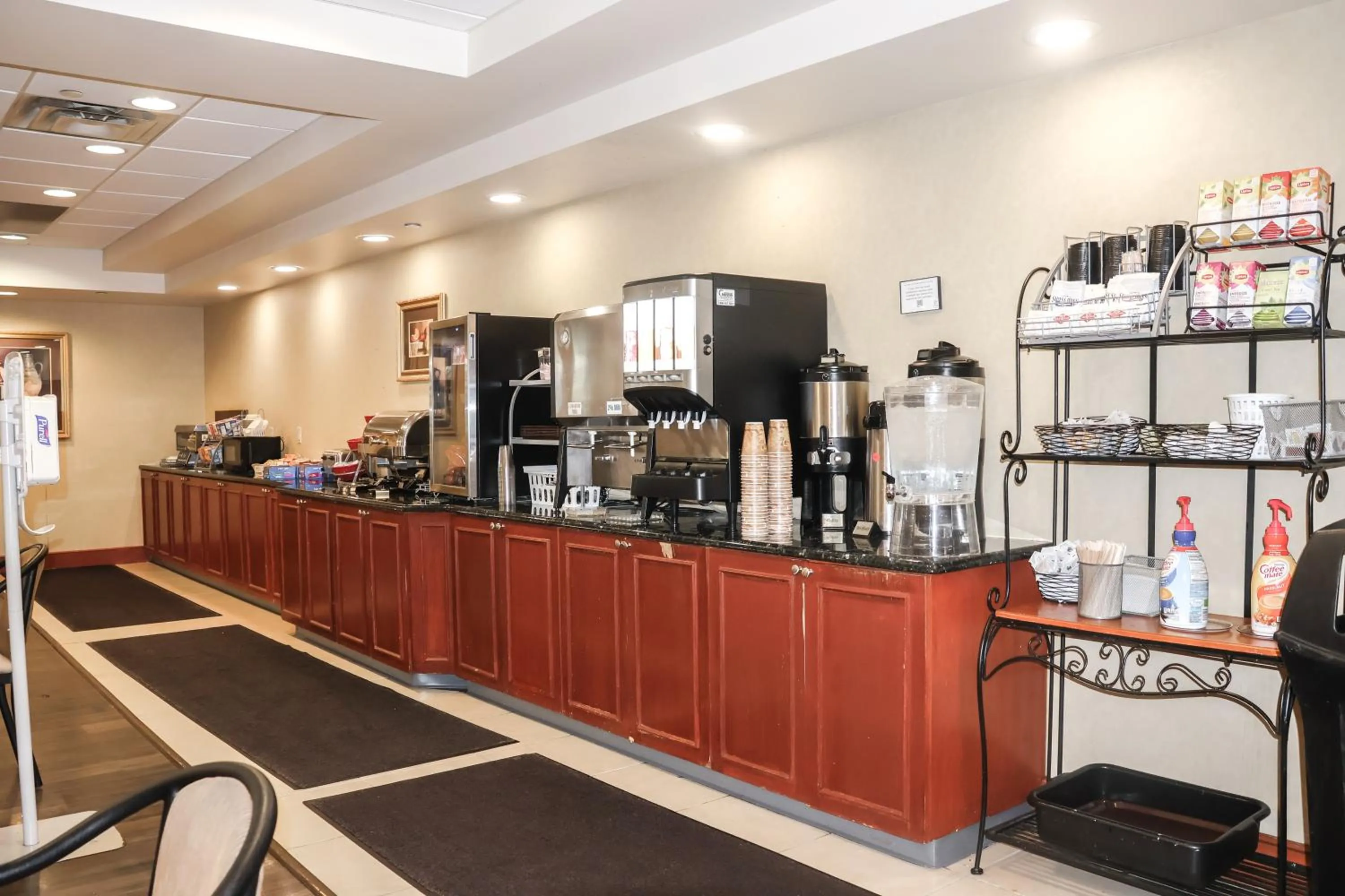 Wingate by Wyndham Peoria - Complimentary Area Shuttle