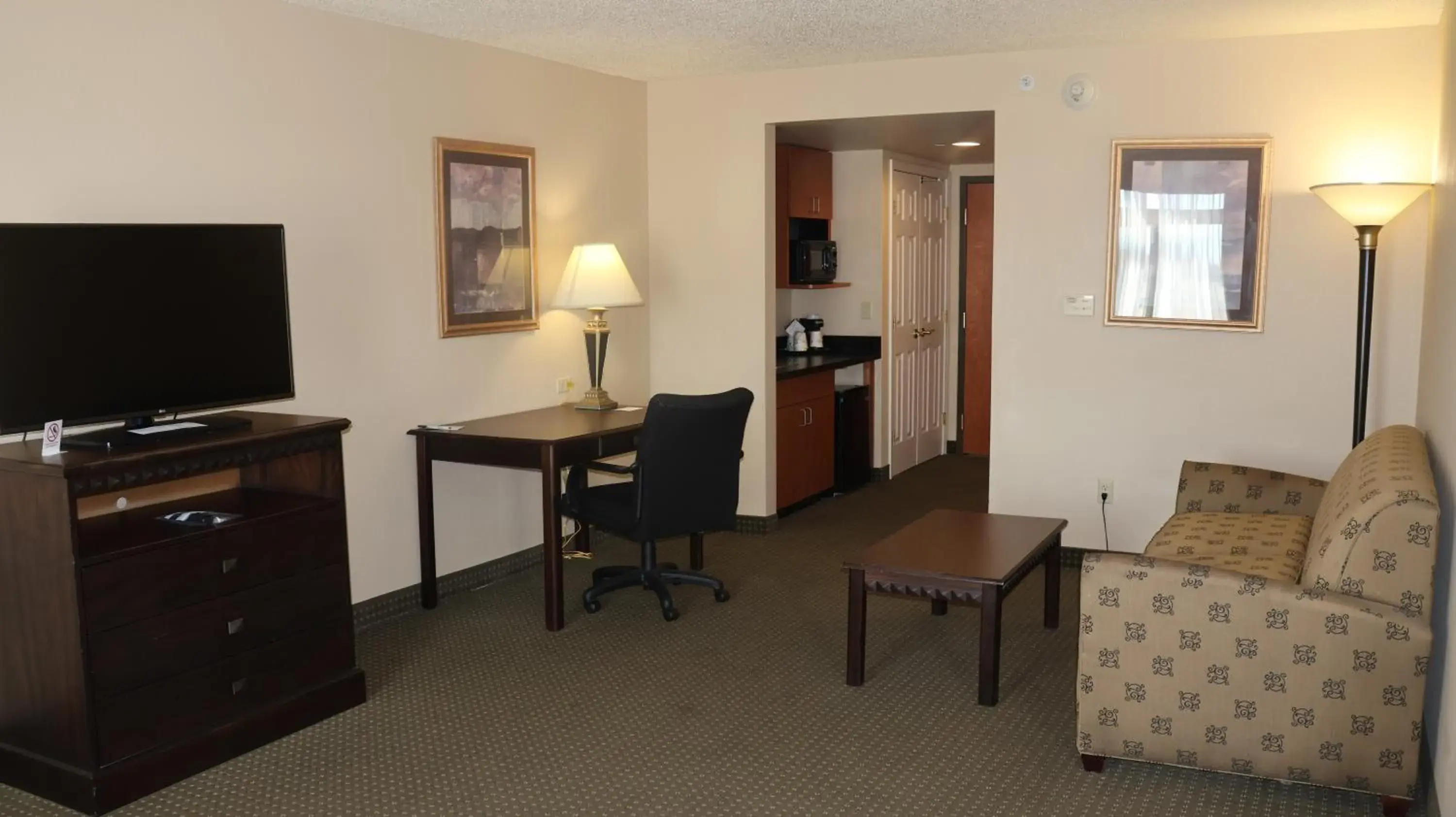 King Suite with Sofa Bed - Non-Smoking in Wingate by Wyndham Peoria - Complimentary Area Shuttle King Suite with Sofa Bed - Non-Smoking in Wingate by Wyndham Peoria - Complimentary Area Shuttle