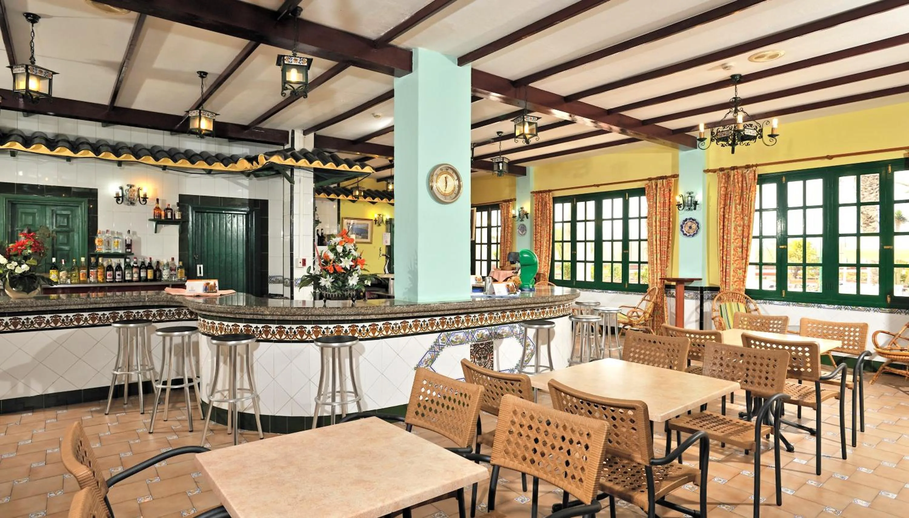 Lounge or bar in Globales Costa Tropical