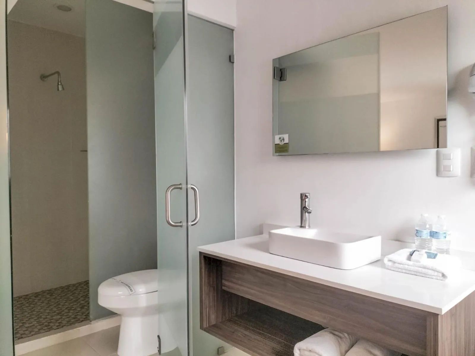 Shower in El Hotel Business Class - Zamora Centro