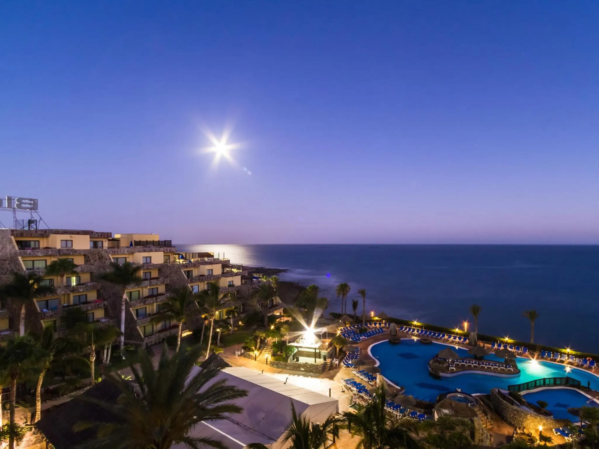 Pool view in Apartamentos BlueBay Beach Club