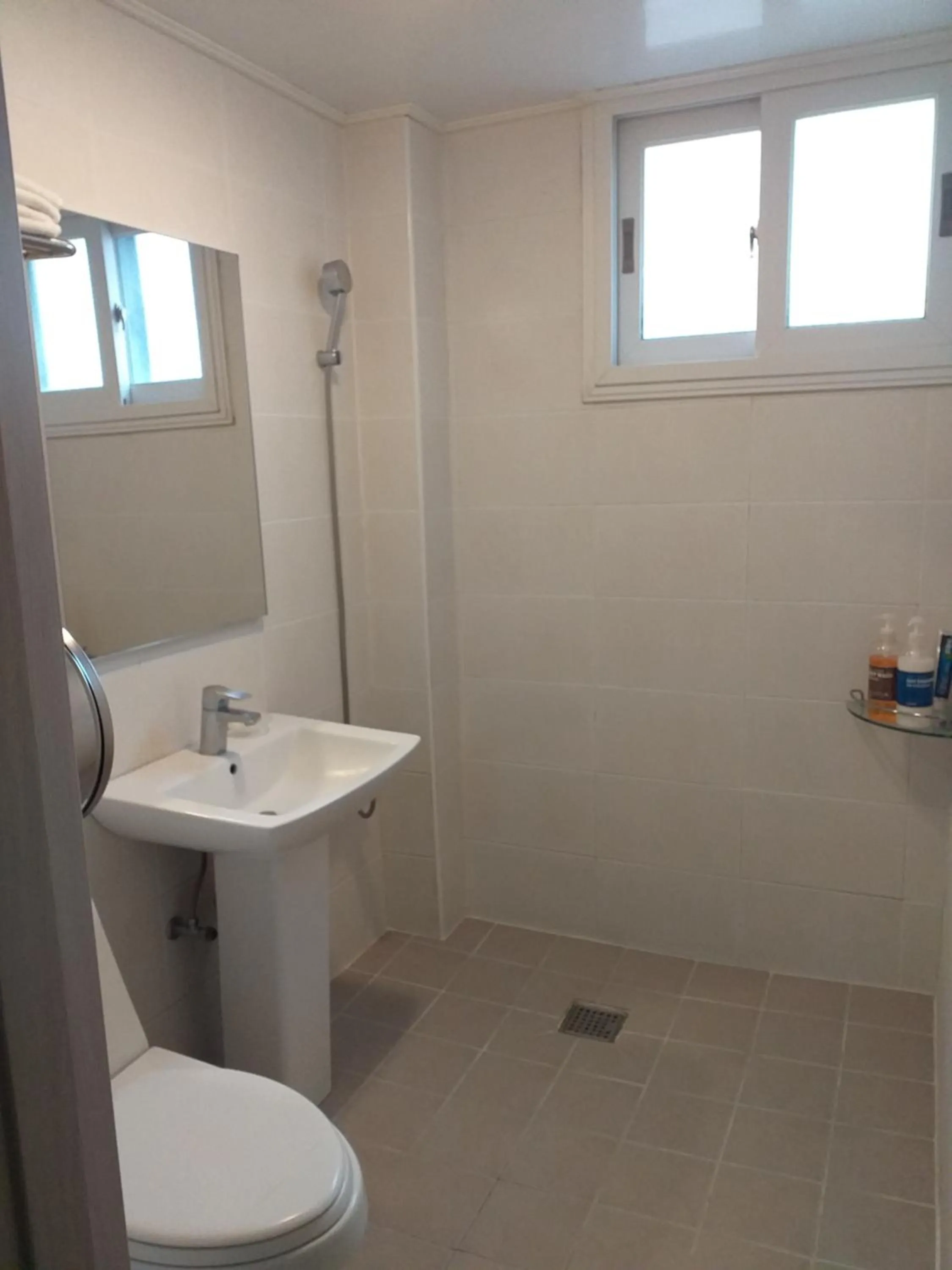 Toilet in Jeju R Hotel & Guesthouse