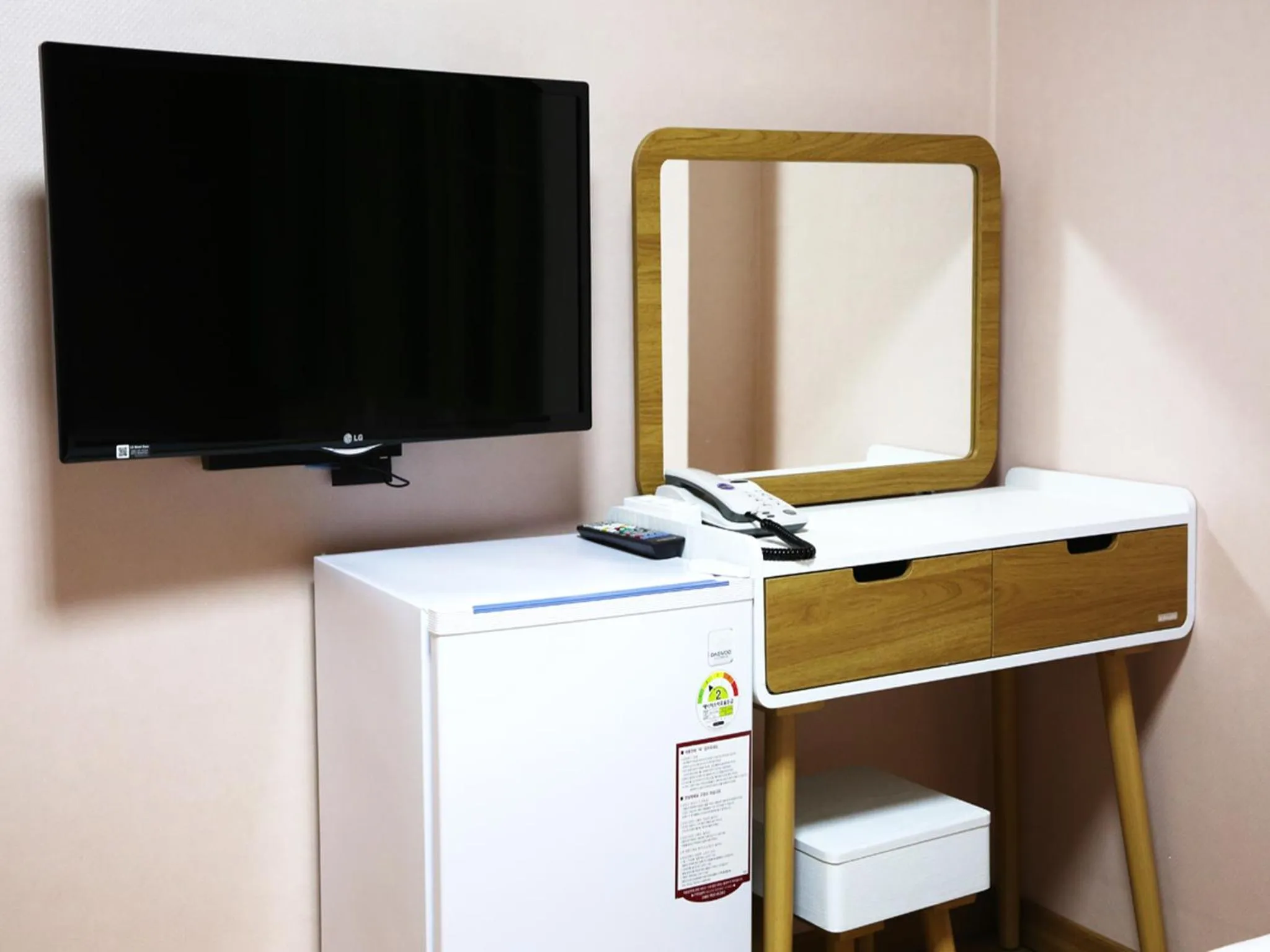 Photo of the whole room in Jeju R Hotel & Guesthouse