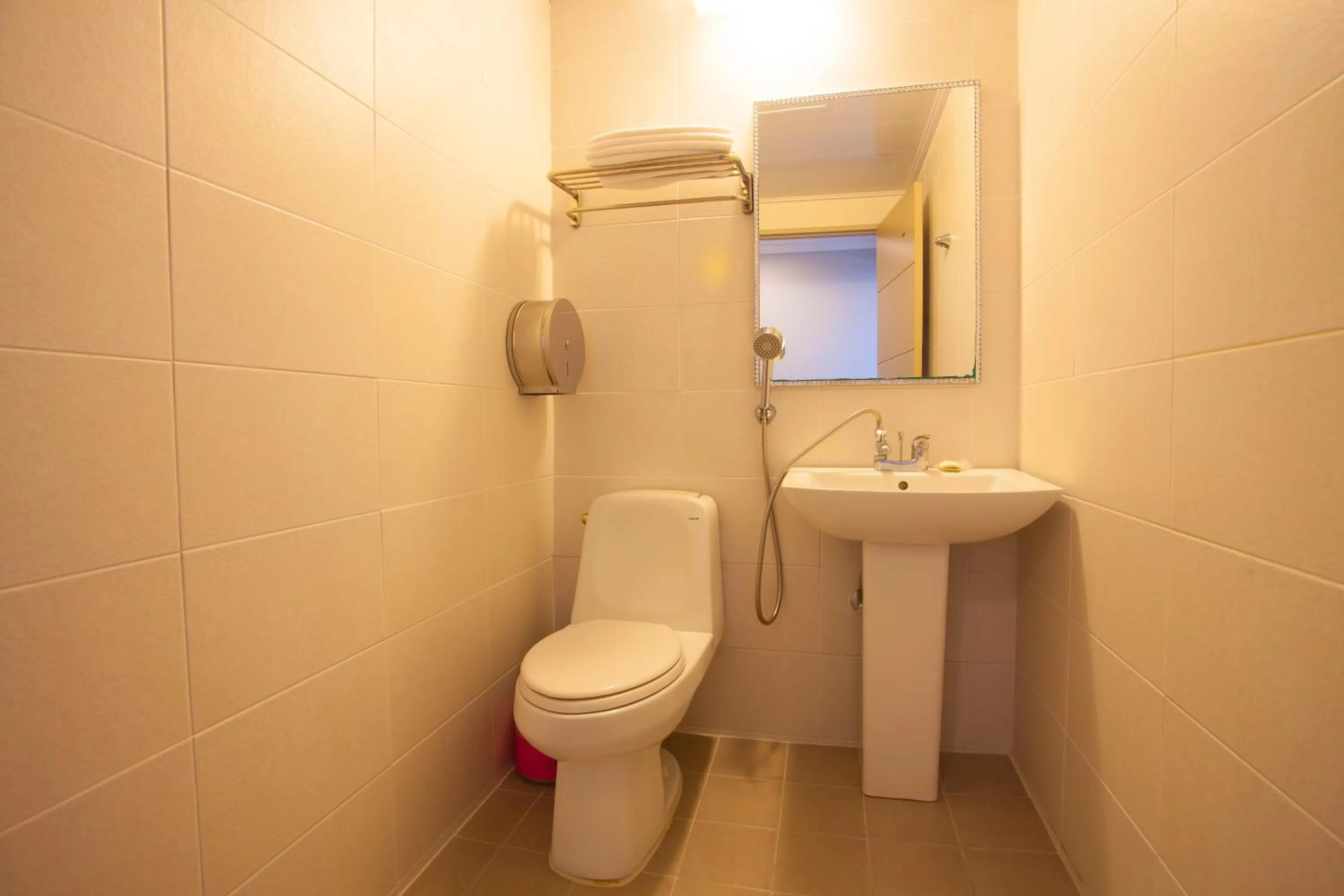 Toilet in Jeju R Hotel & Guesthouse