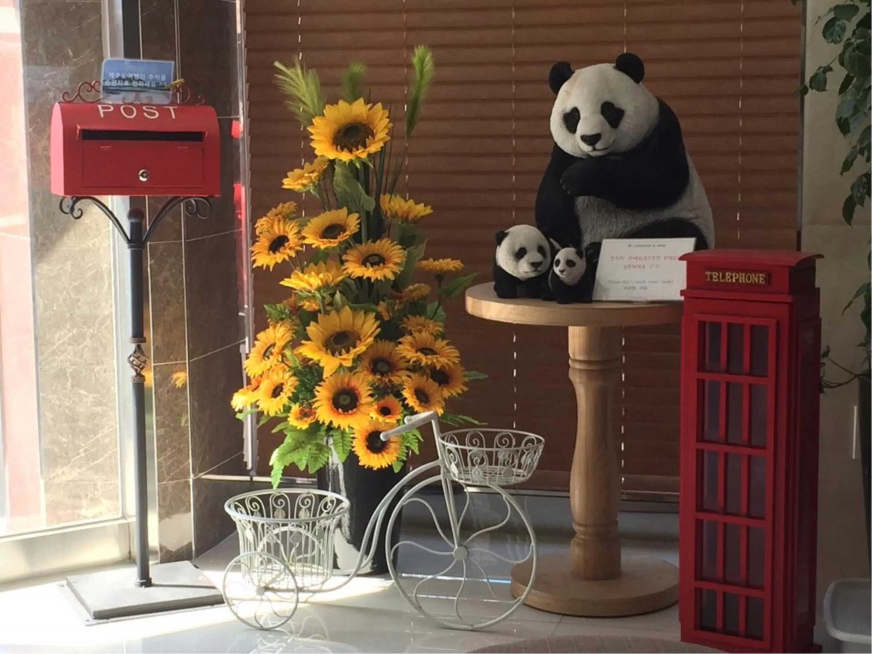 Decorative detail in Jeju R Hotel & Guesthouse