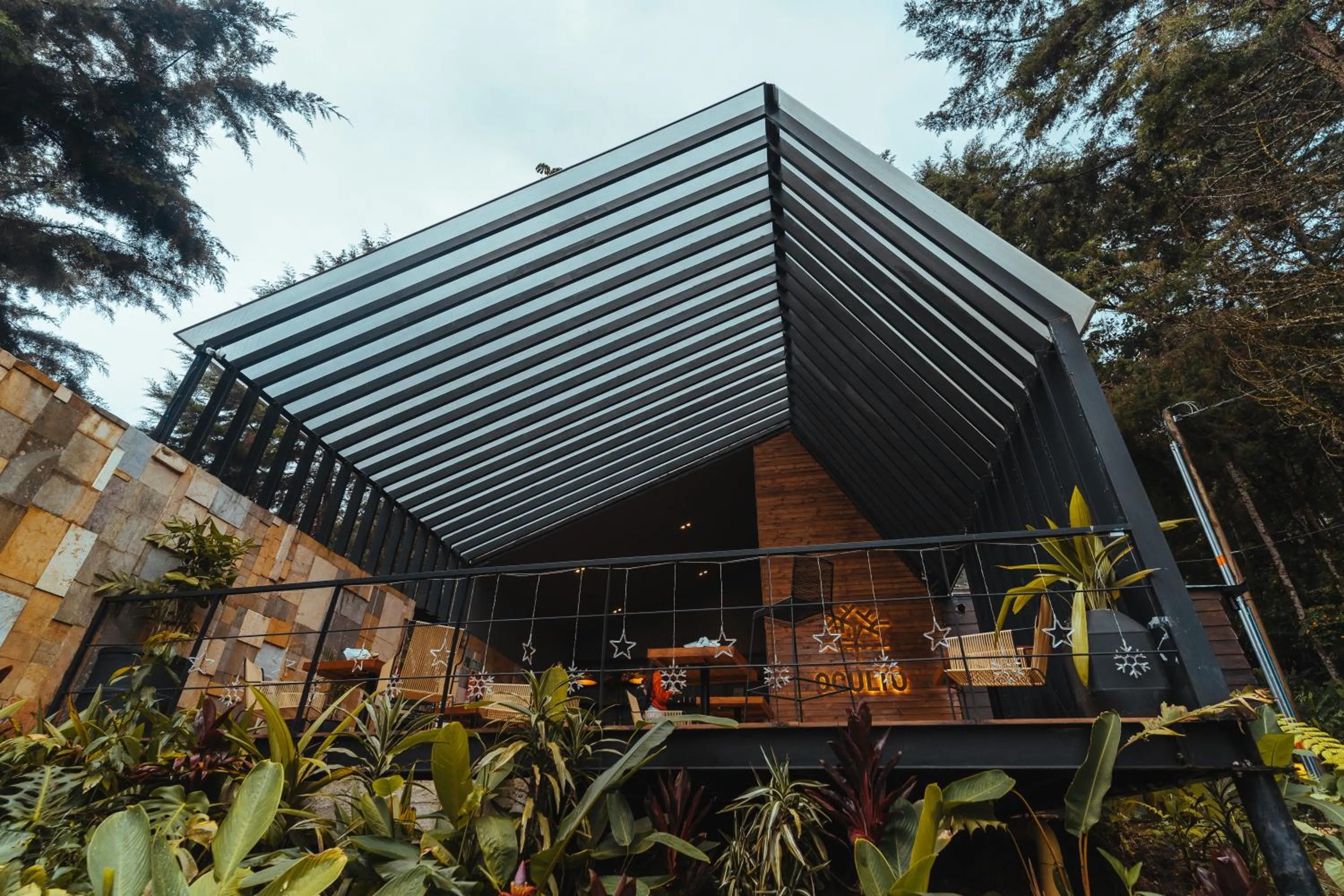 Property building in Oculto refugio de bosque