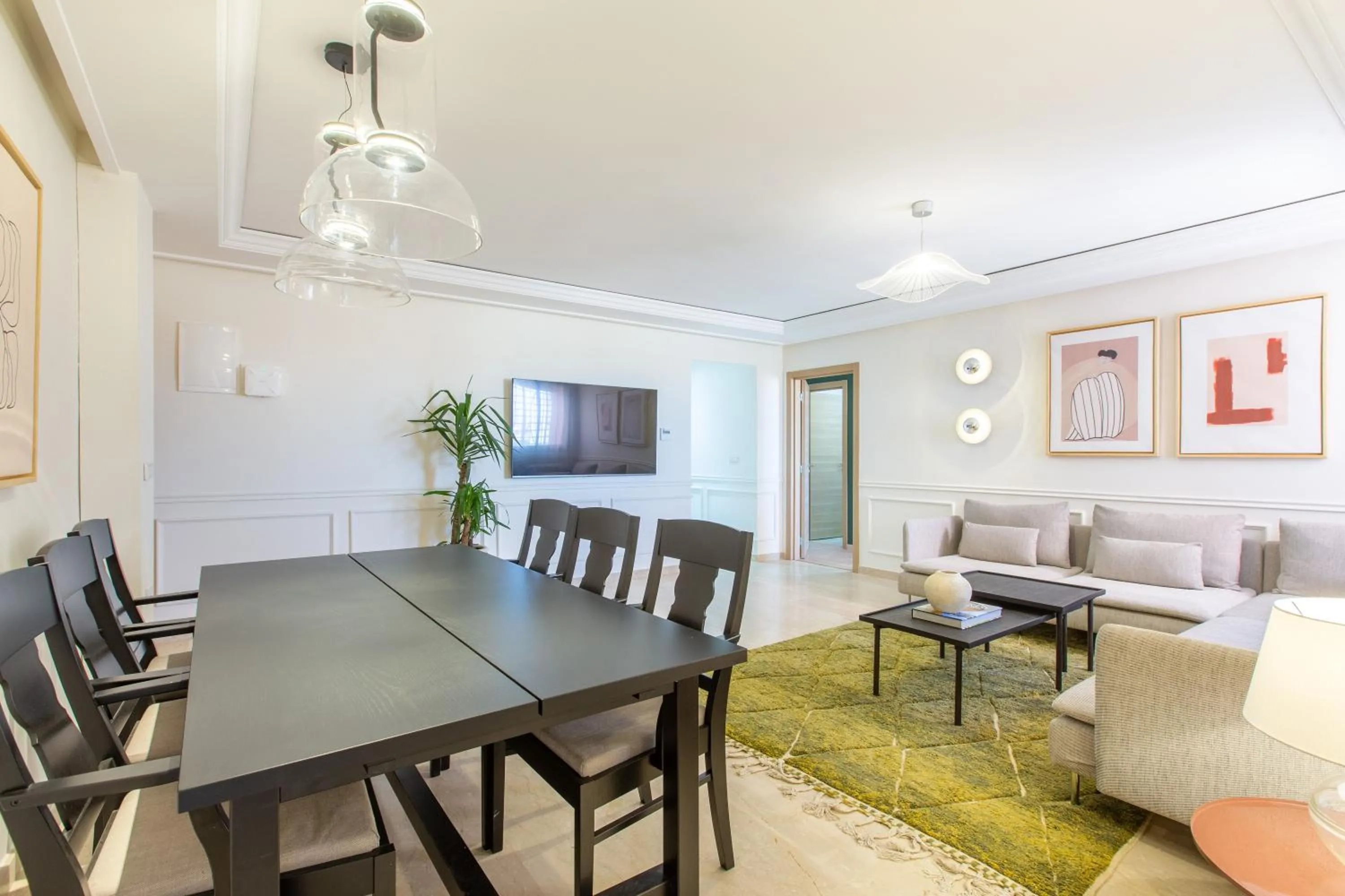 Communal lounge/ TV room in ZARI Boutique ApartHotel