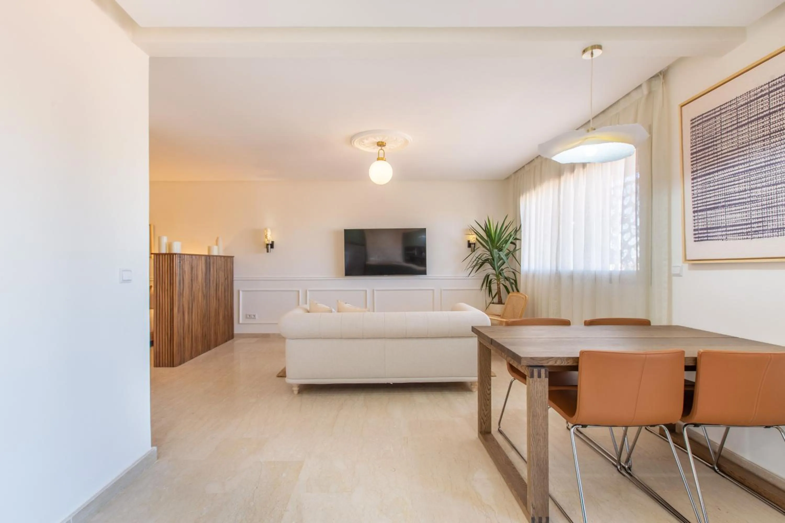 Communal lounge/ TV room in ZARI Boutique ApartHotel