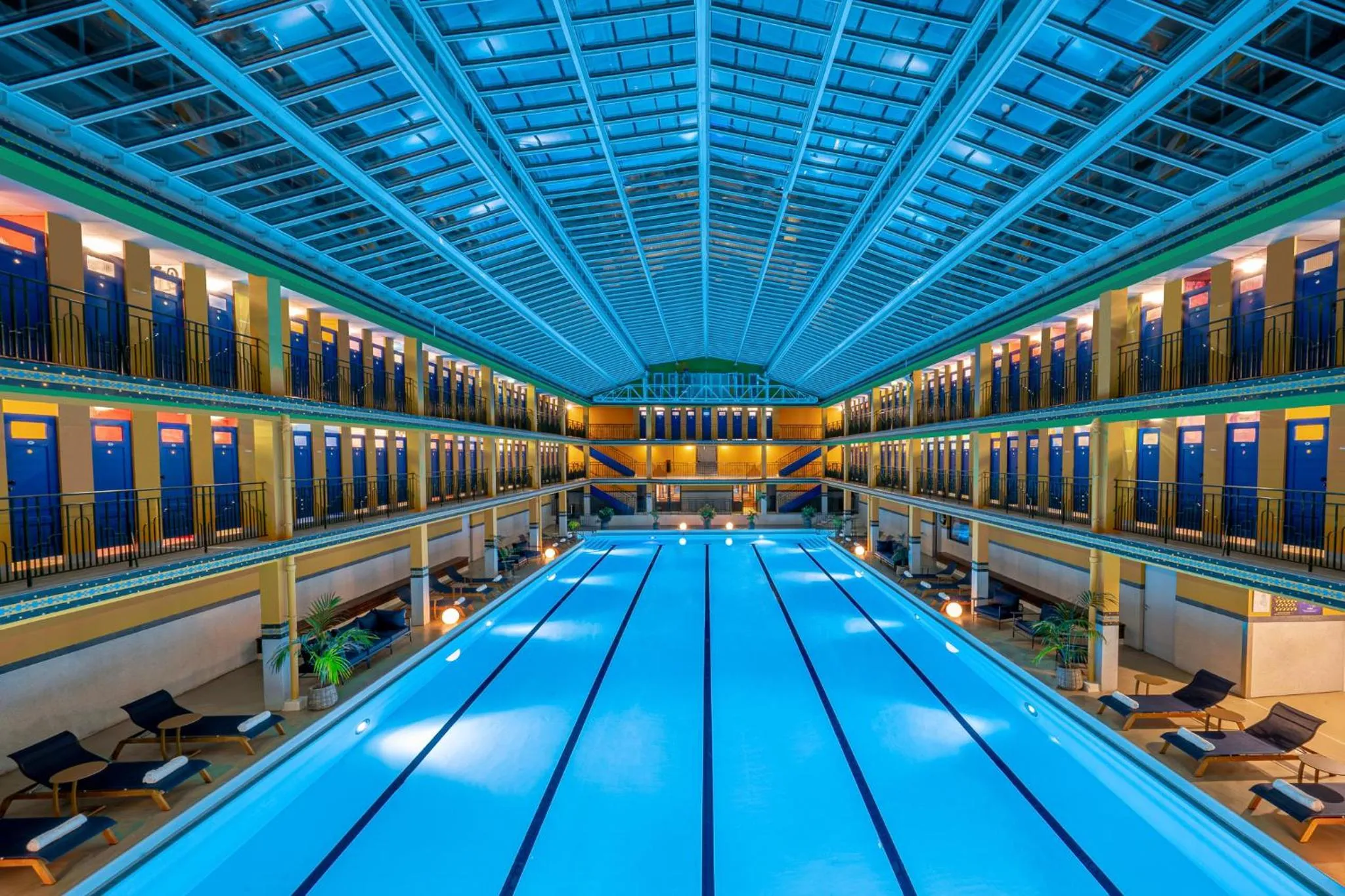 Swimming pool in Molitor Hotel & Spa Paris - MGallery Collection