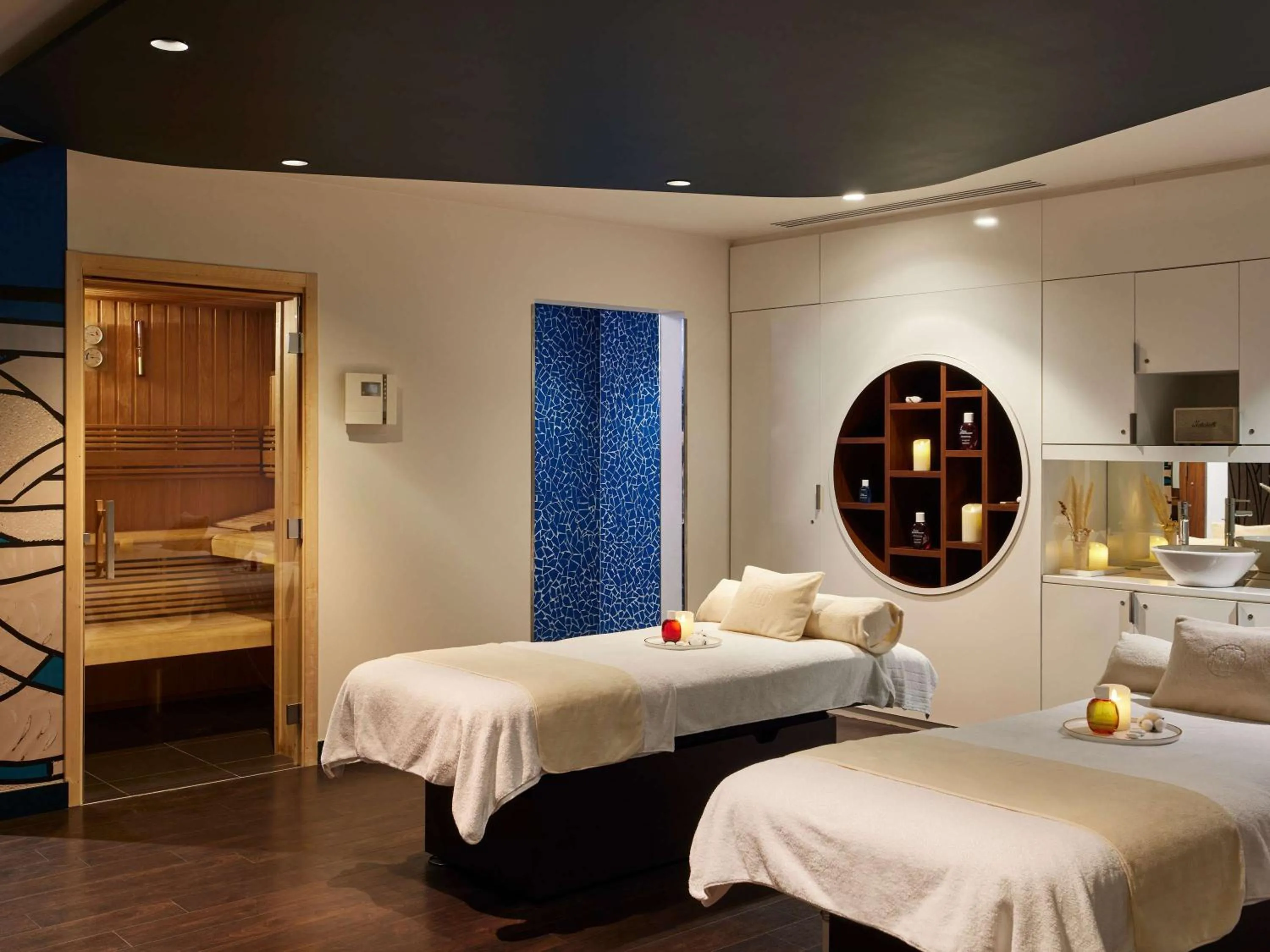 Property building, Bed in Molitor Hotel & Spa Paris - MGallery Collection