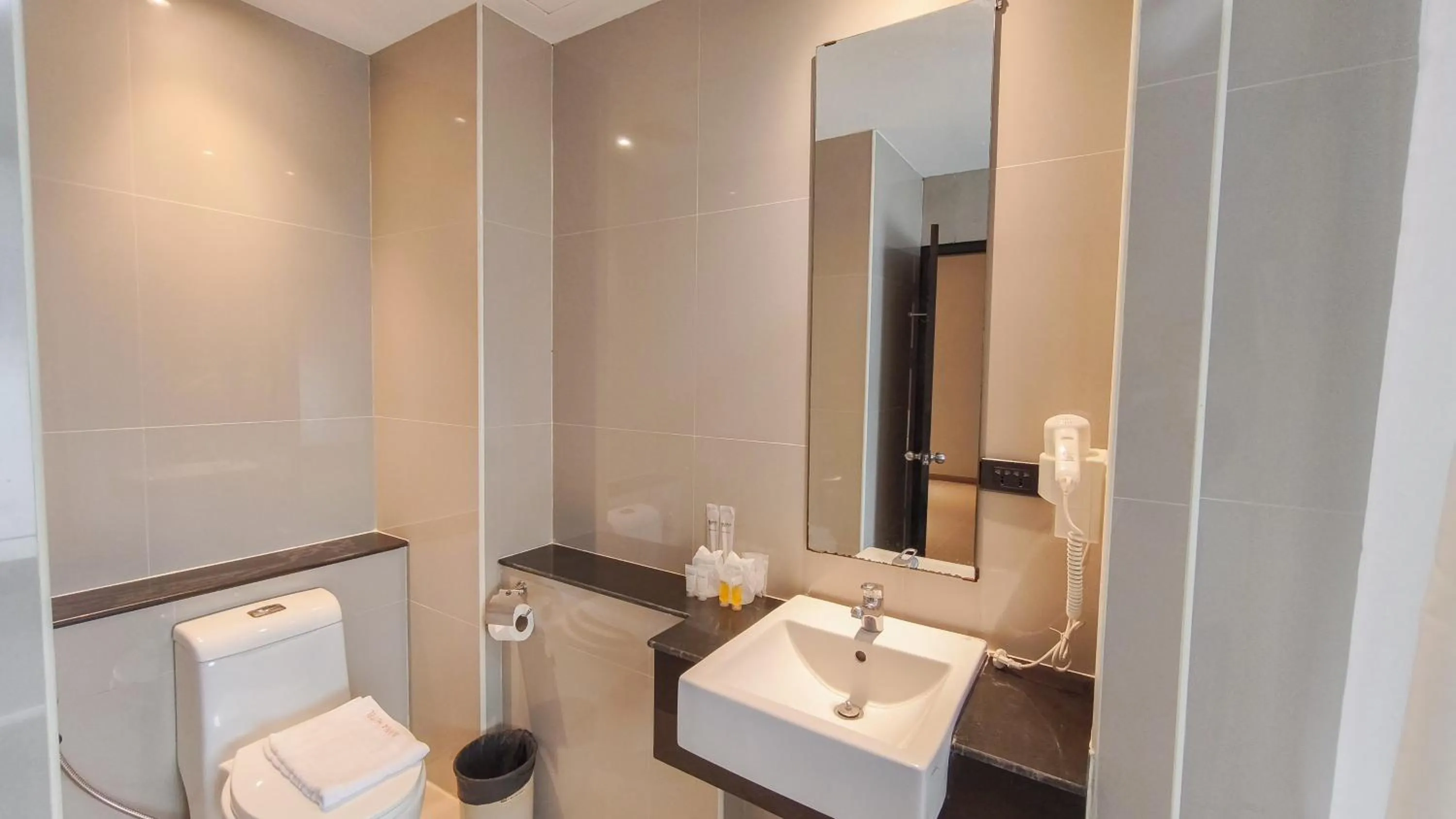 Toilet in C Hotel Bangna