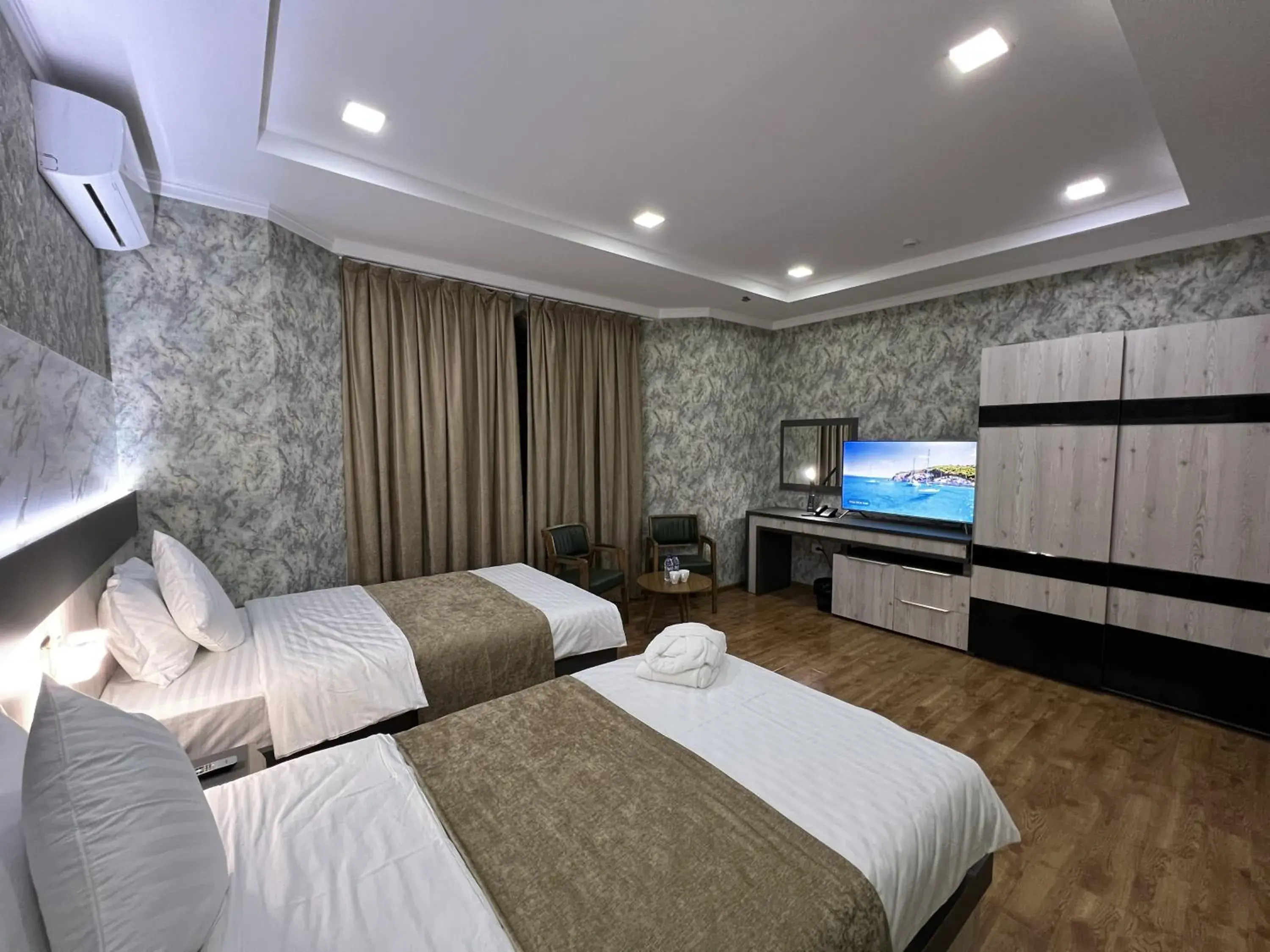 Deluxe Family Room - single occupancy in Ada Hotel Deluxe Family Room - single occupancy in Ada Hotel