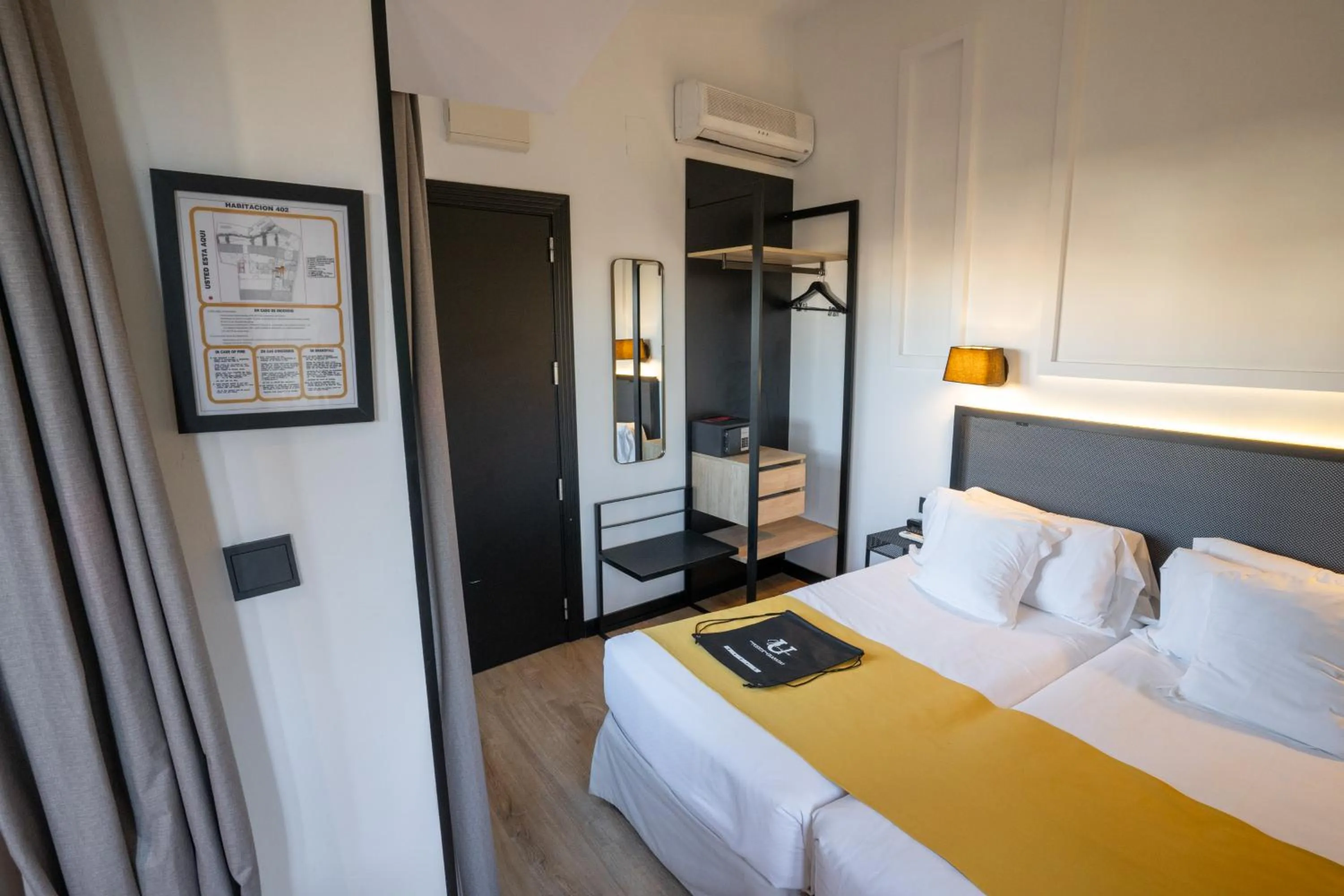 TV and multimedia, Bed in Hotel Boutique Puerta de las Granadas