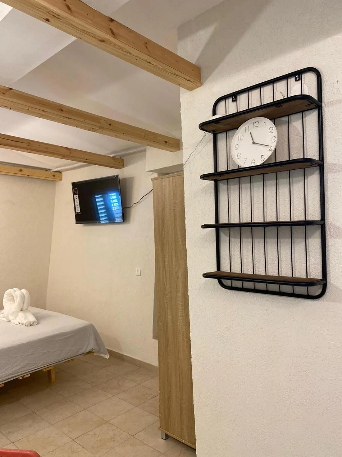 TV and multimedia, Bed in Maya Guest House - German Colony & Baháí Gardens, Haifa