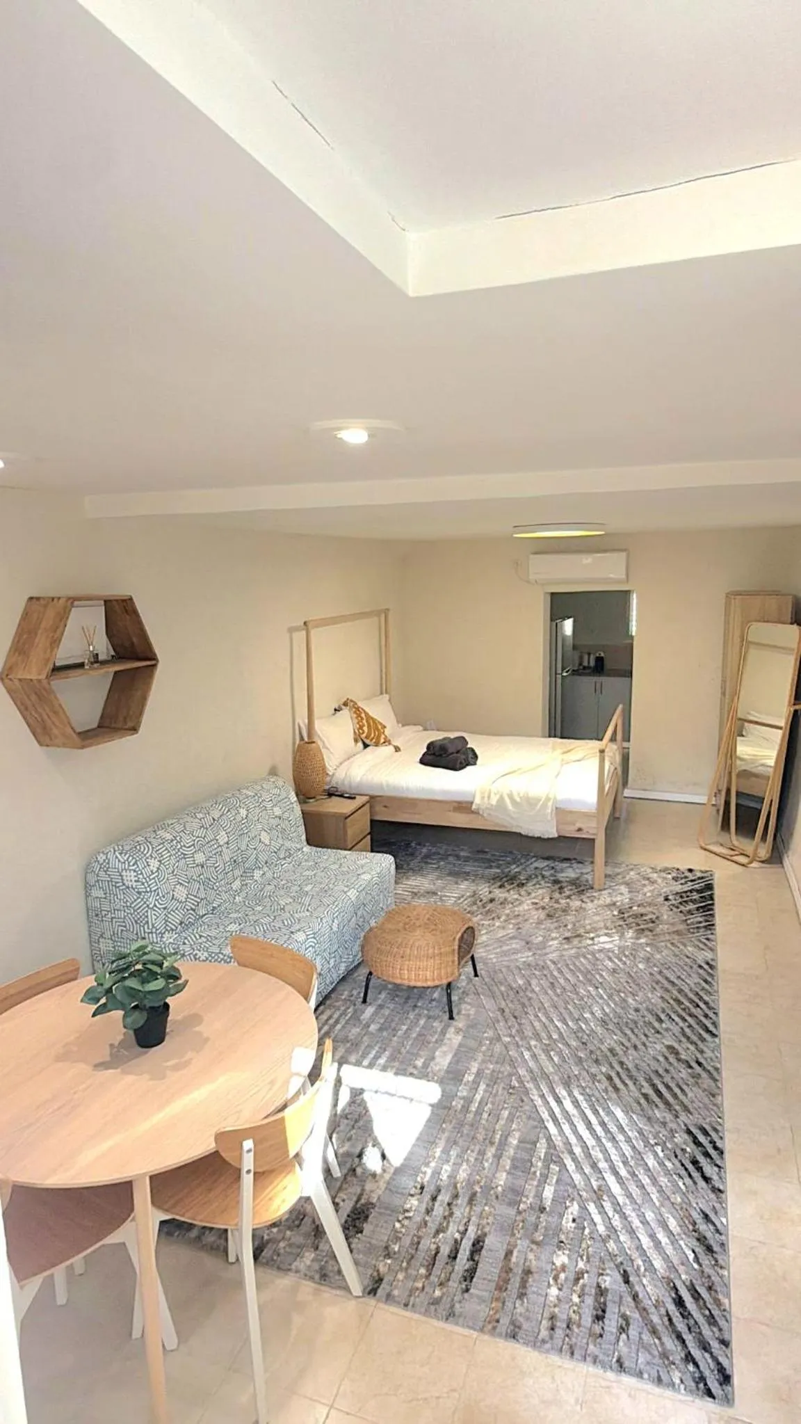 Living room, Bed in Maya Guest House - German Colony & Baháí Gardens, Haifa