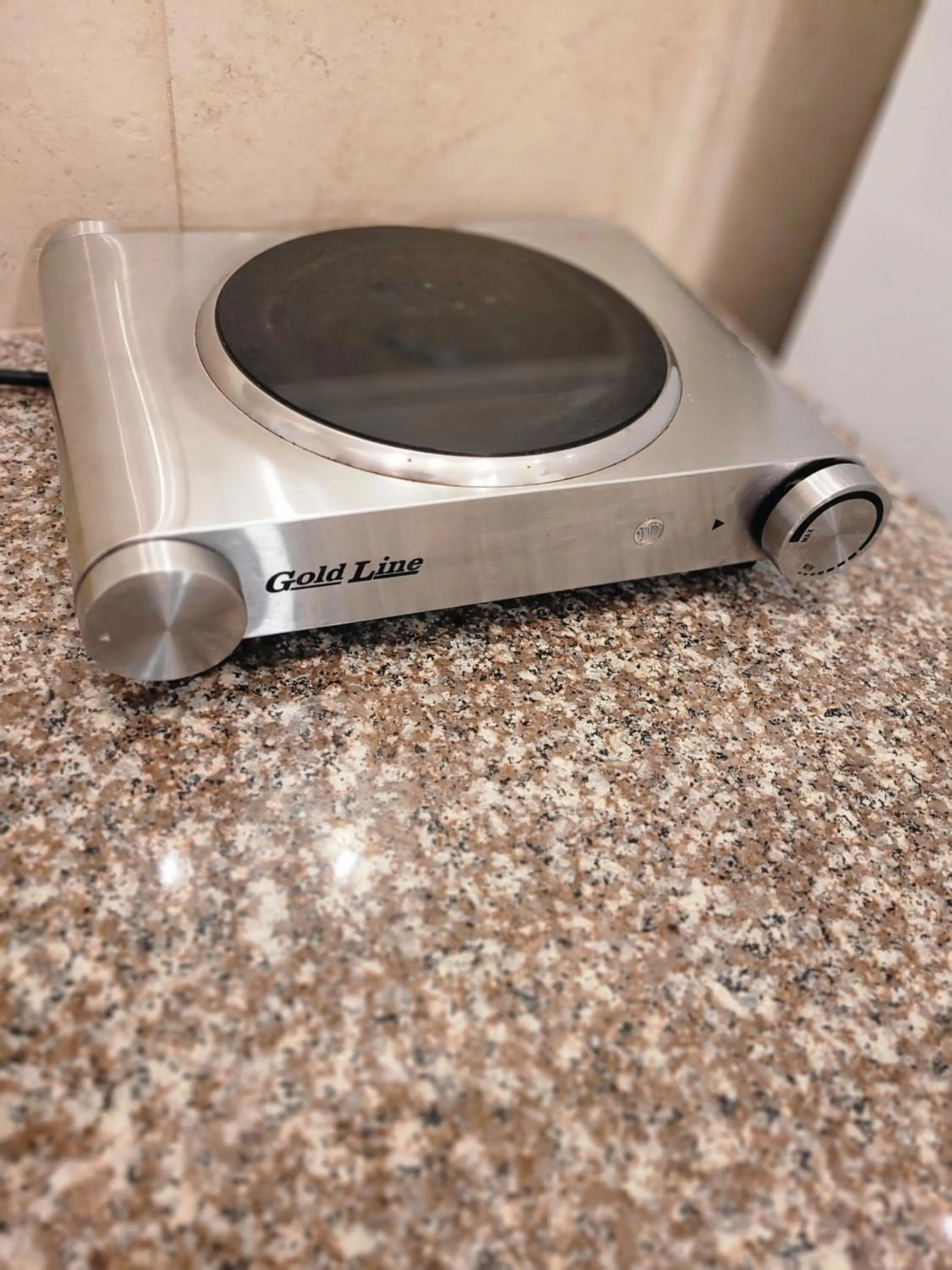 stove in Maya Guest House - German Colony & Baháí Gardens, Haifa