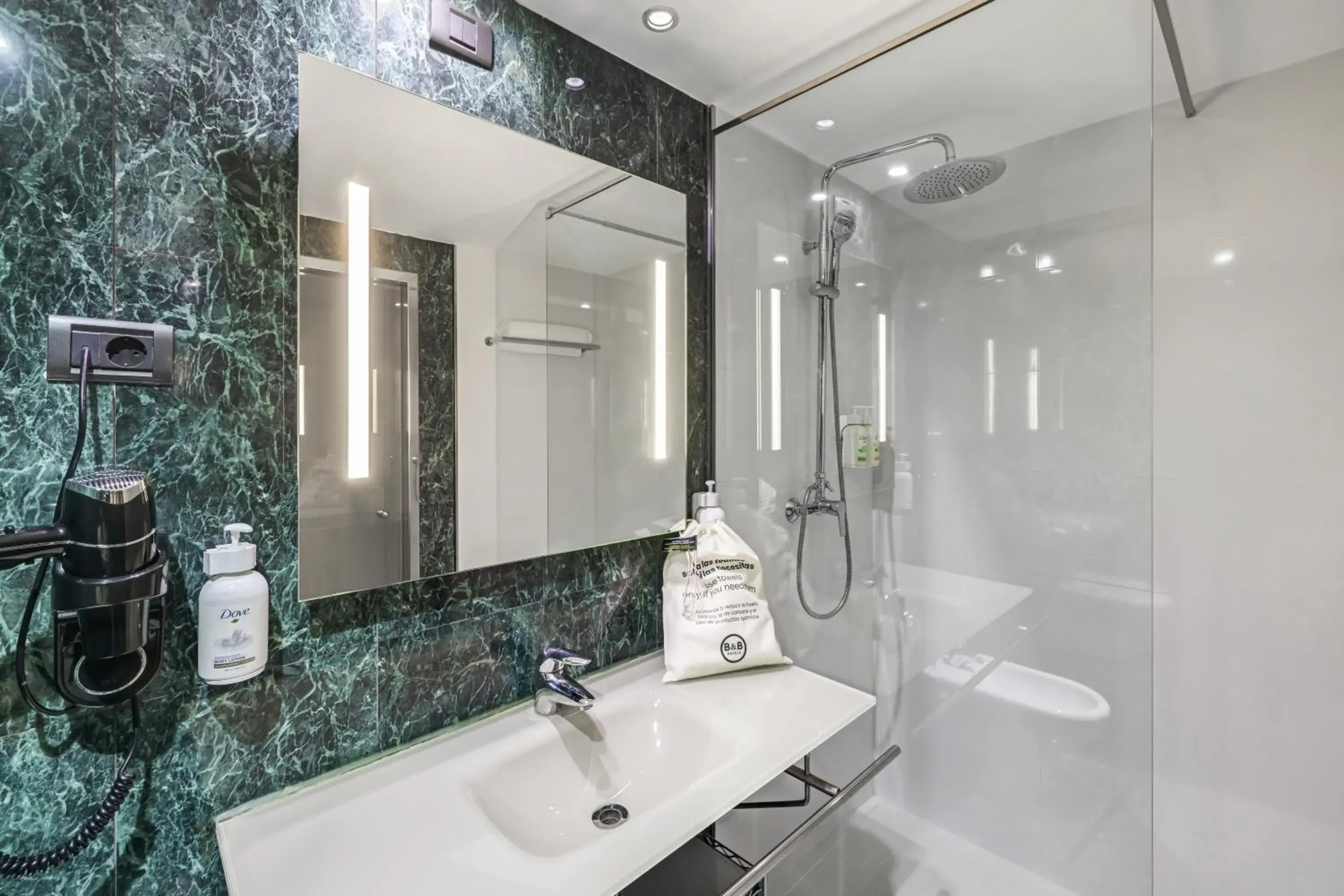 Double or Twin Room in B&B HOTEL Granada Estación Double or Twin Room in B&B HOTEL Granada Estación