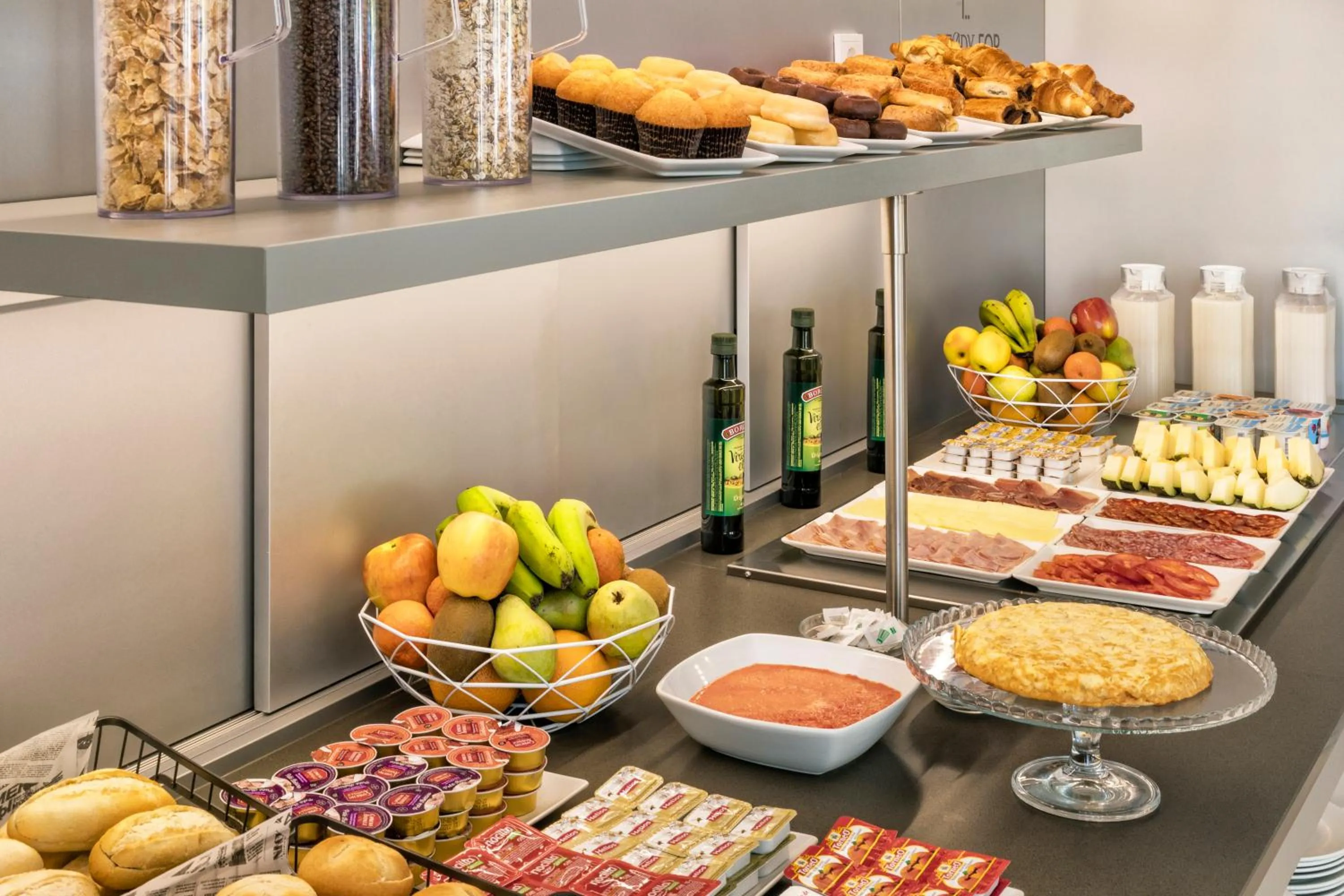 Buffet breakfast in B&B HOTEL Granada Estación