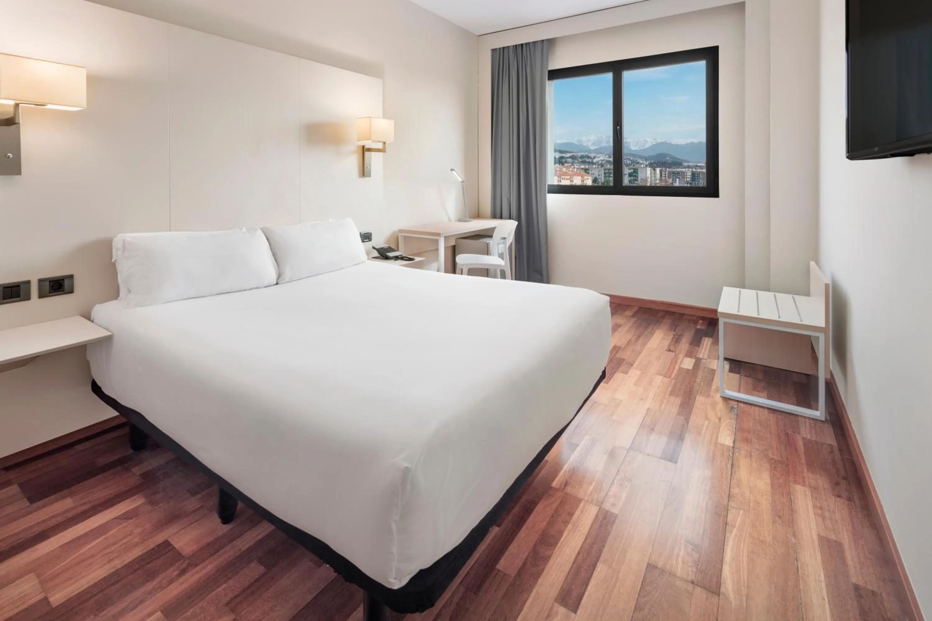 Bed in B&B HOTEL Granada Estación