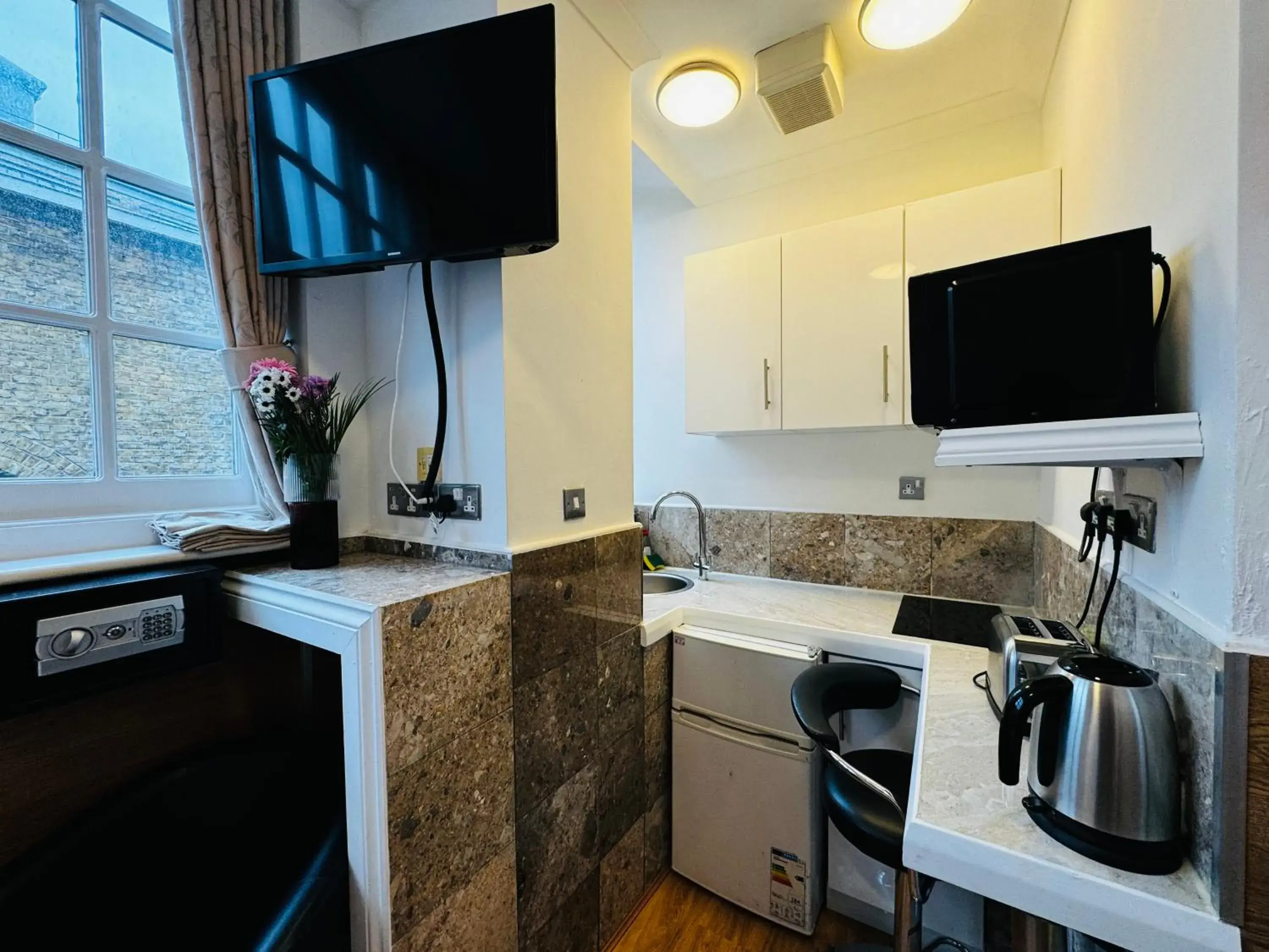 Economy Double Room in Berkley Apartments Economy Double Room in Berkley Apartments