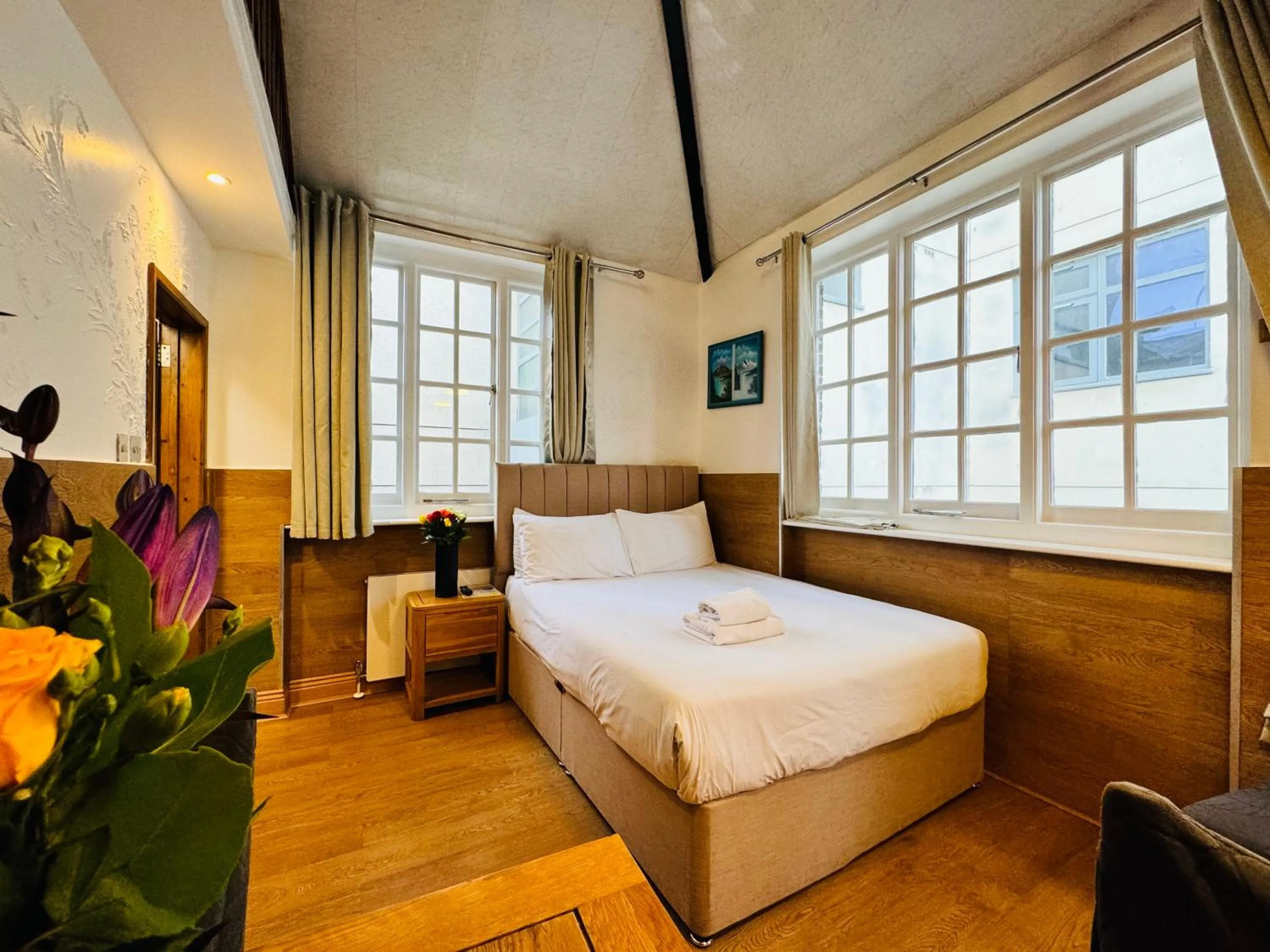 View (from property/room), Bed in Berkley Apartments