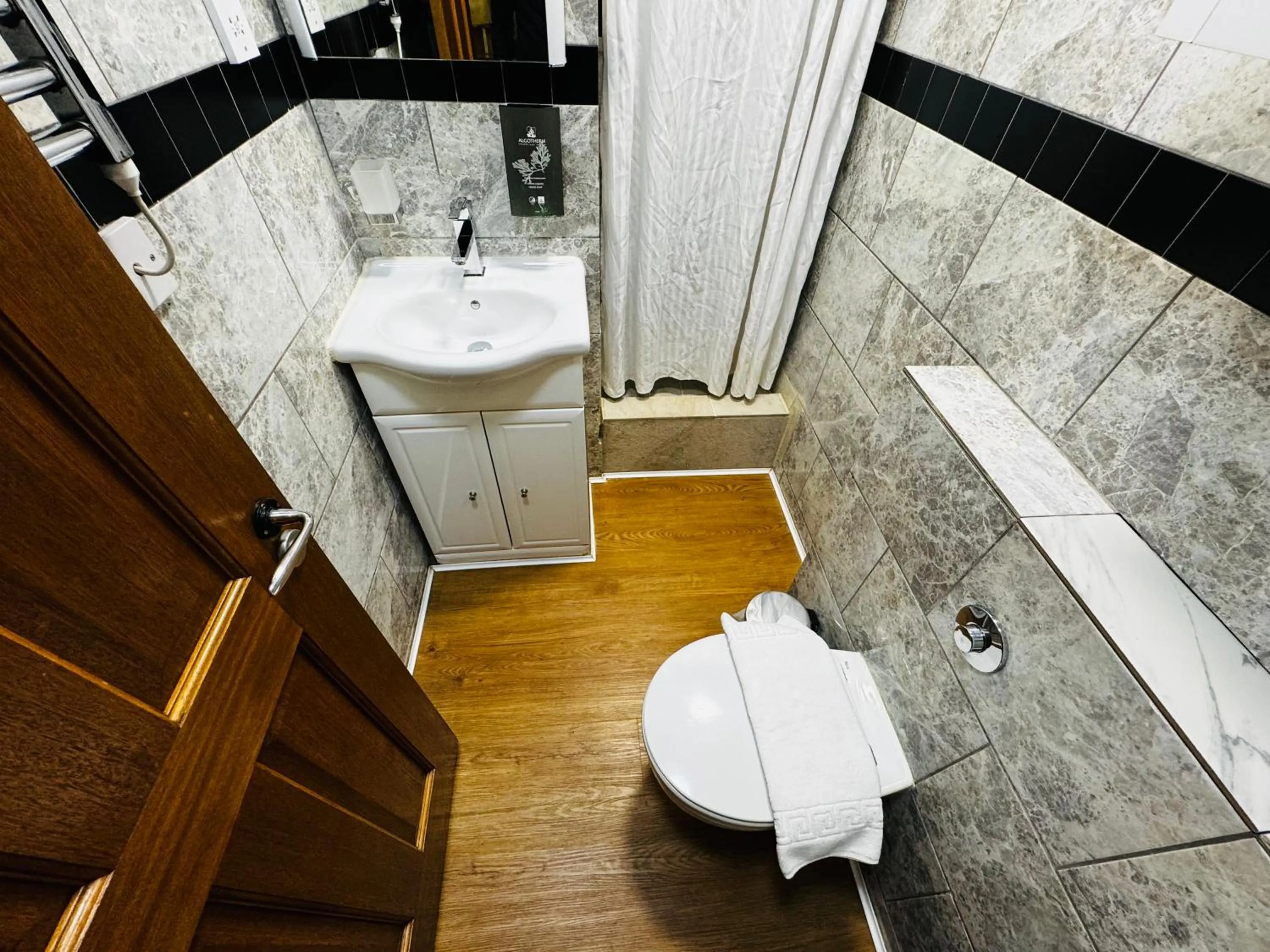 Bathroom in Berkley Apartments