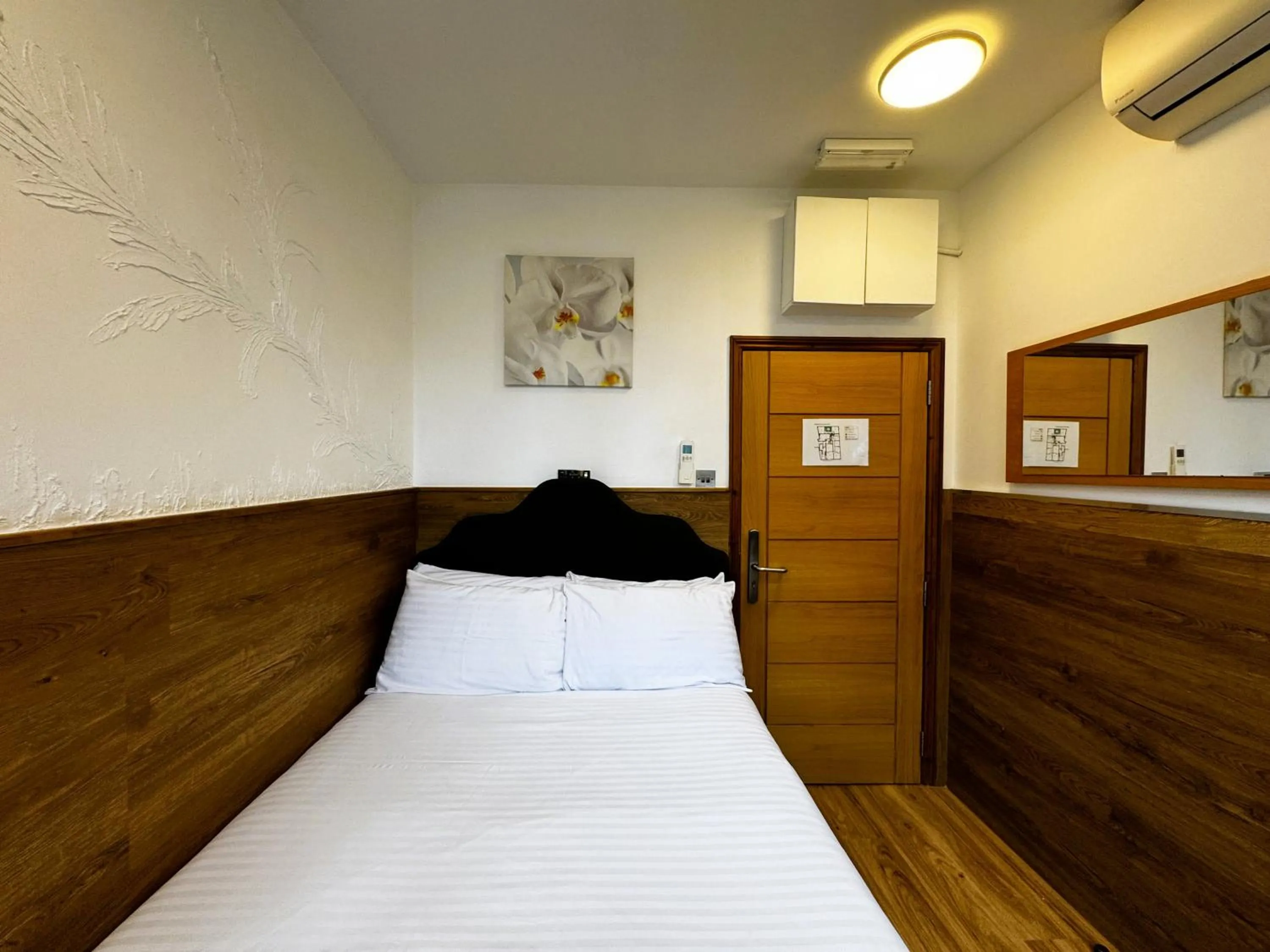 Bedroom, Bed in Berkley Apartments