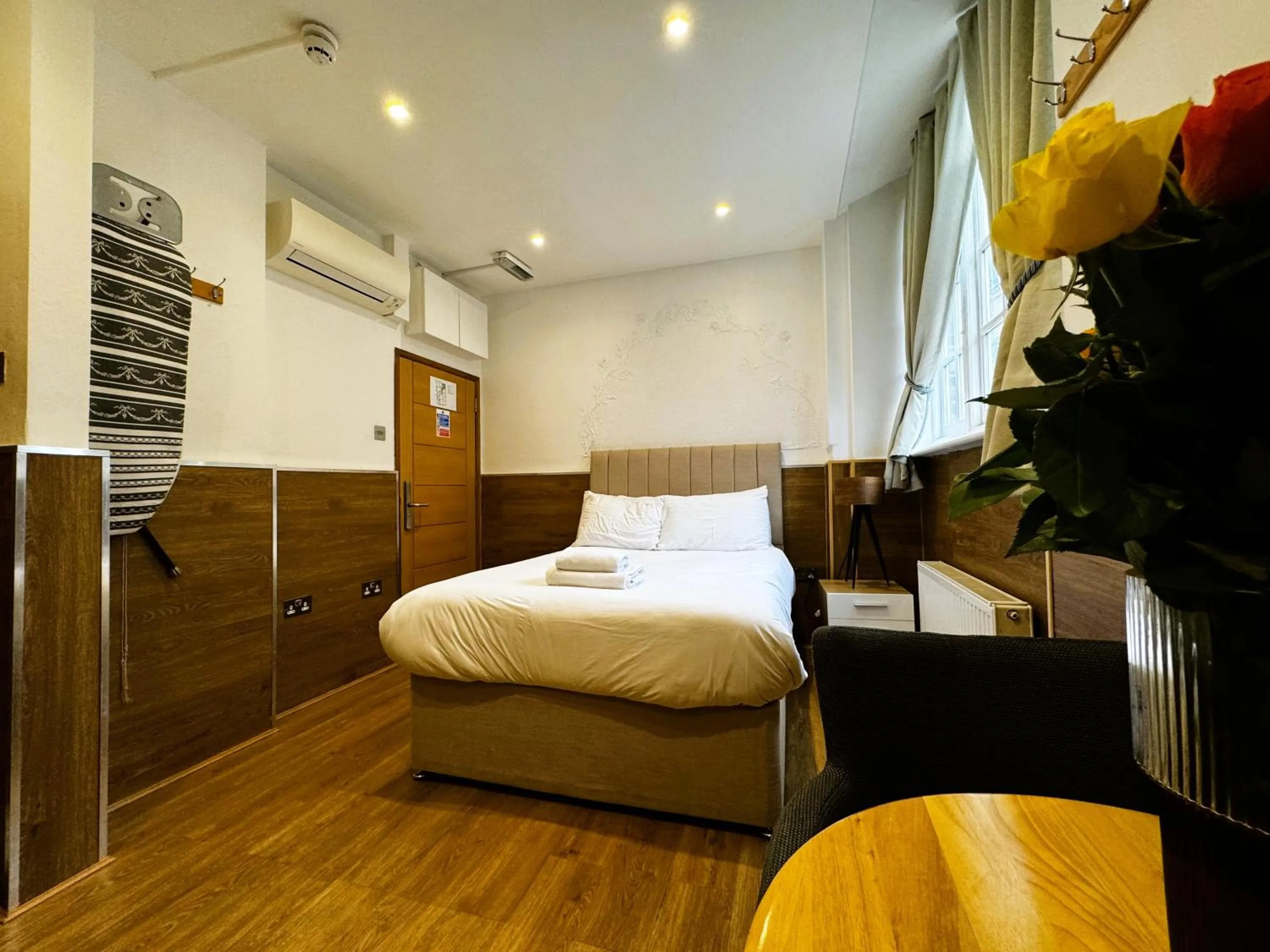 Bed in Berkley Apartments