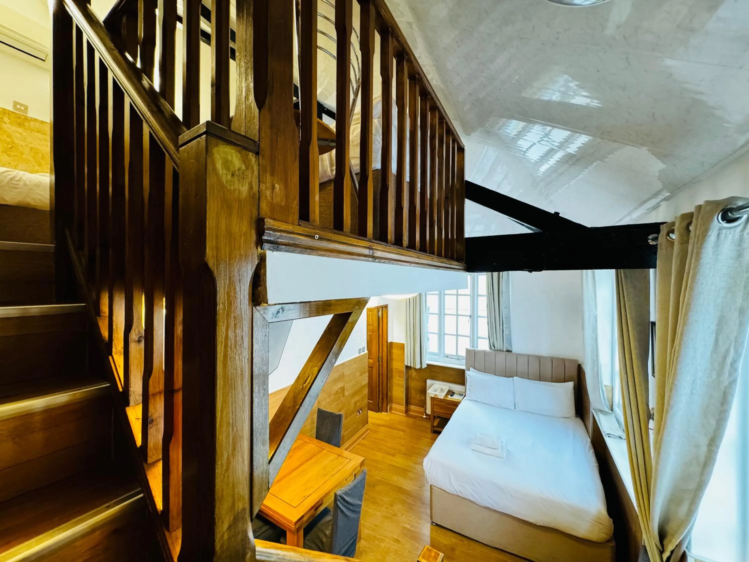 Bedroom, Bed in Berkley Apartments