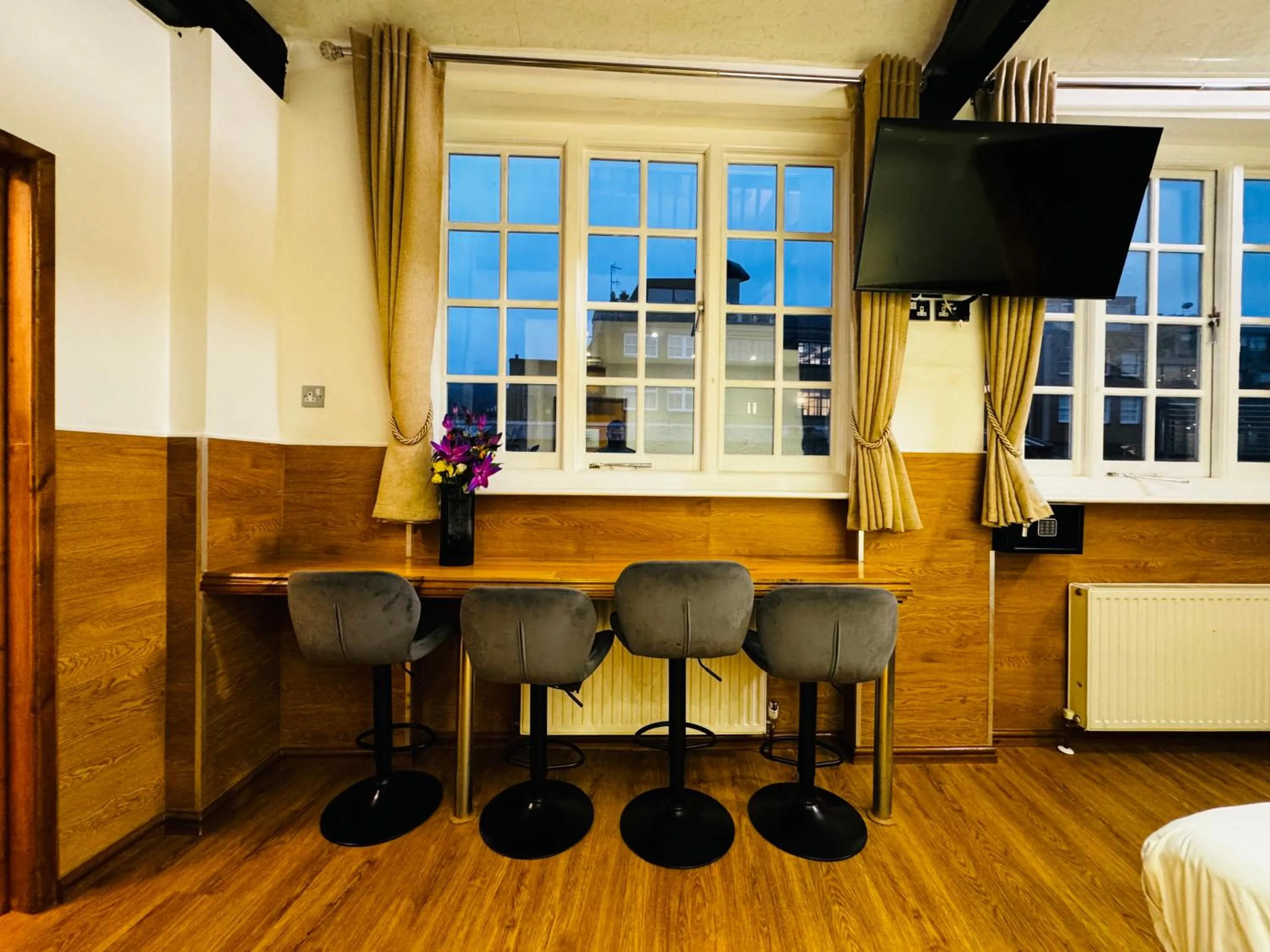 Dining area in Berkley Apartments