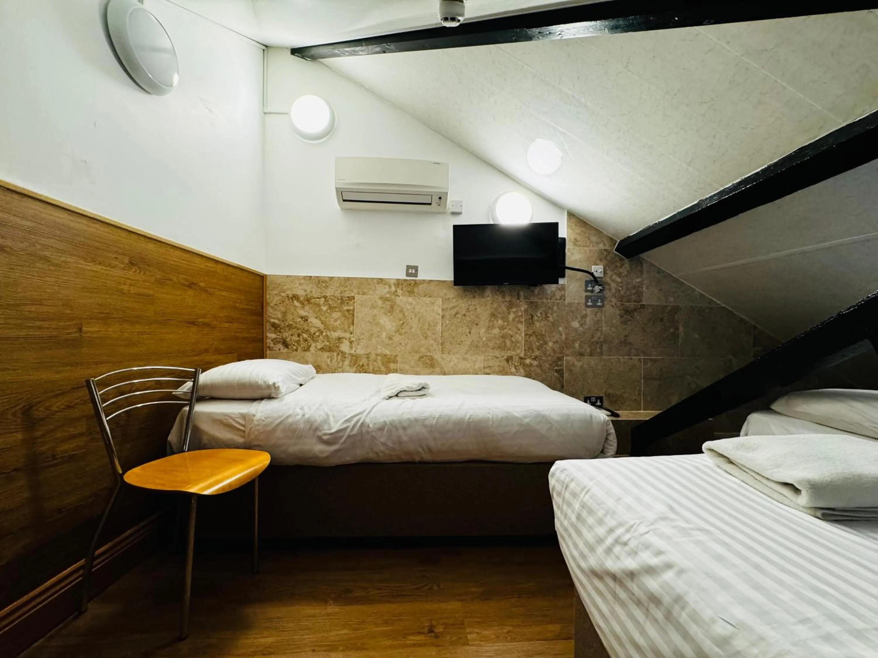 Bed in Berkley Apartments