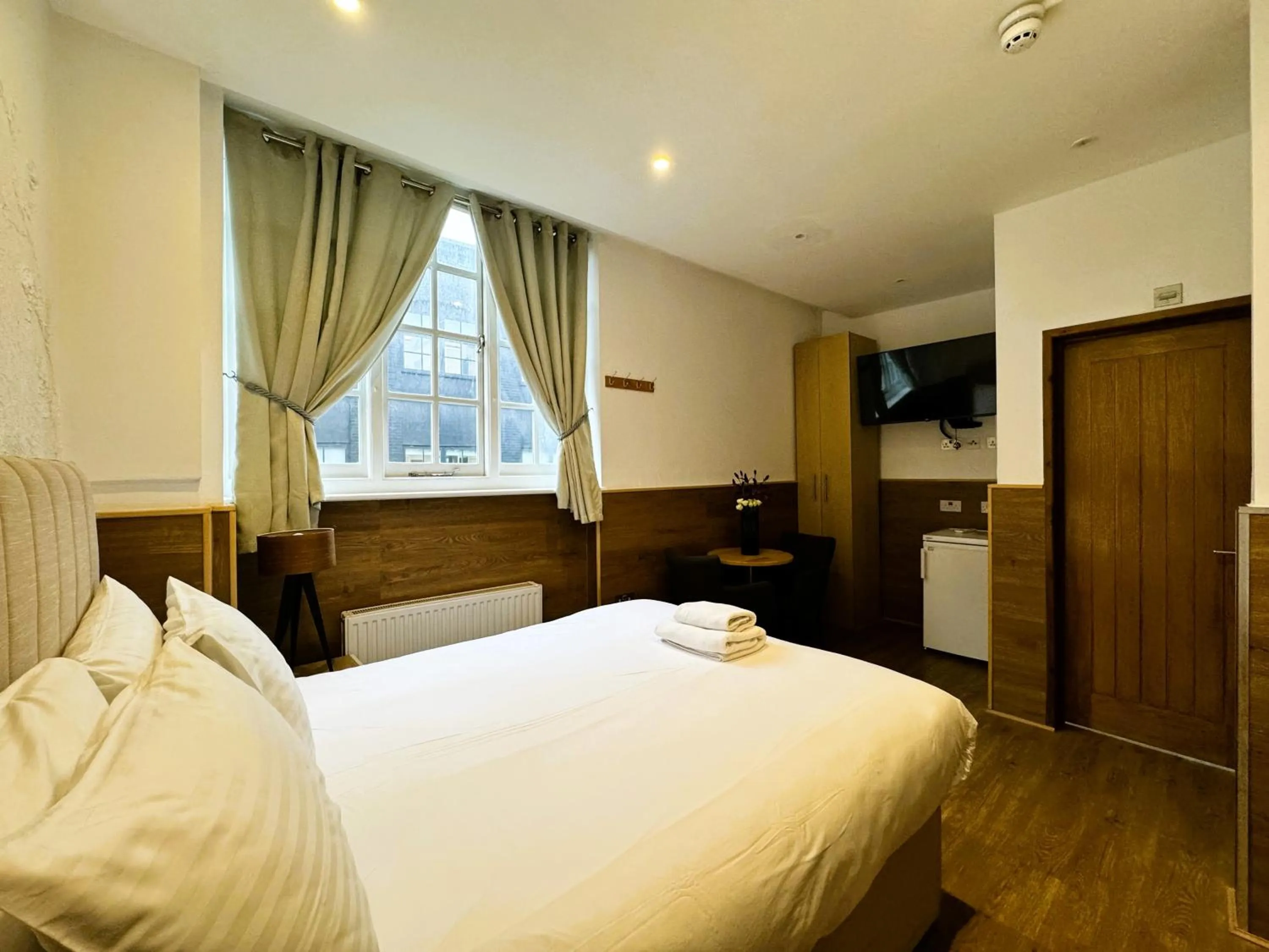 View (from property/room), Bed in Berkley Apartments