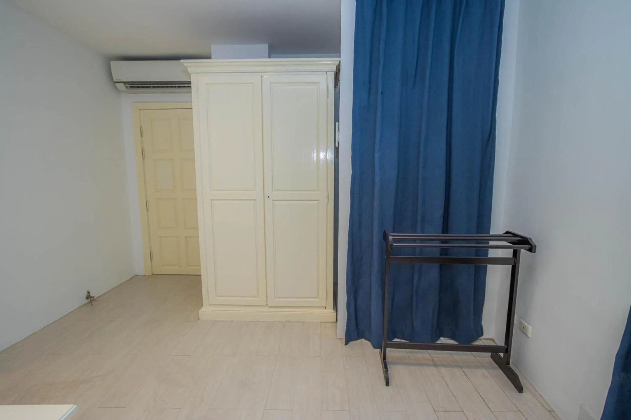 flat iron in Utopia Kata By RoomQuest