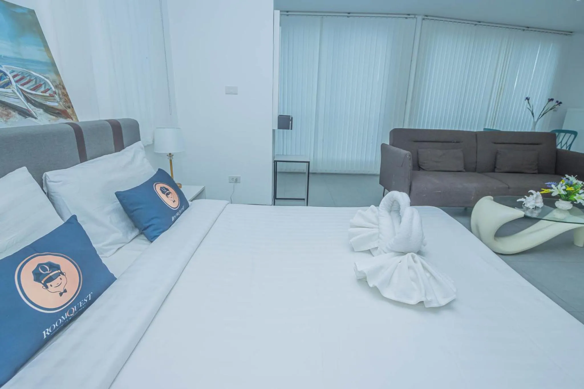 Bed in Utopia Kata By RoomQuest